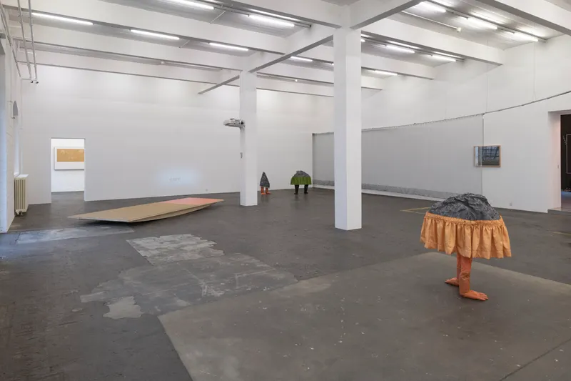 Exhibition View Gina Proenza Solo Show «Moving Jealousy» at Kunst Halle Sankt Gallen, St. Gallen, 2023 / Photo: Sebastian Schaub / Courtesy: the artist and Kunst Halle Sankt Gallen