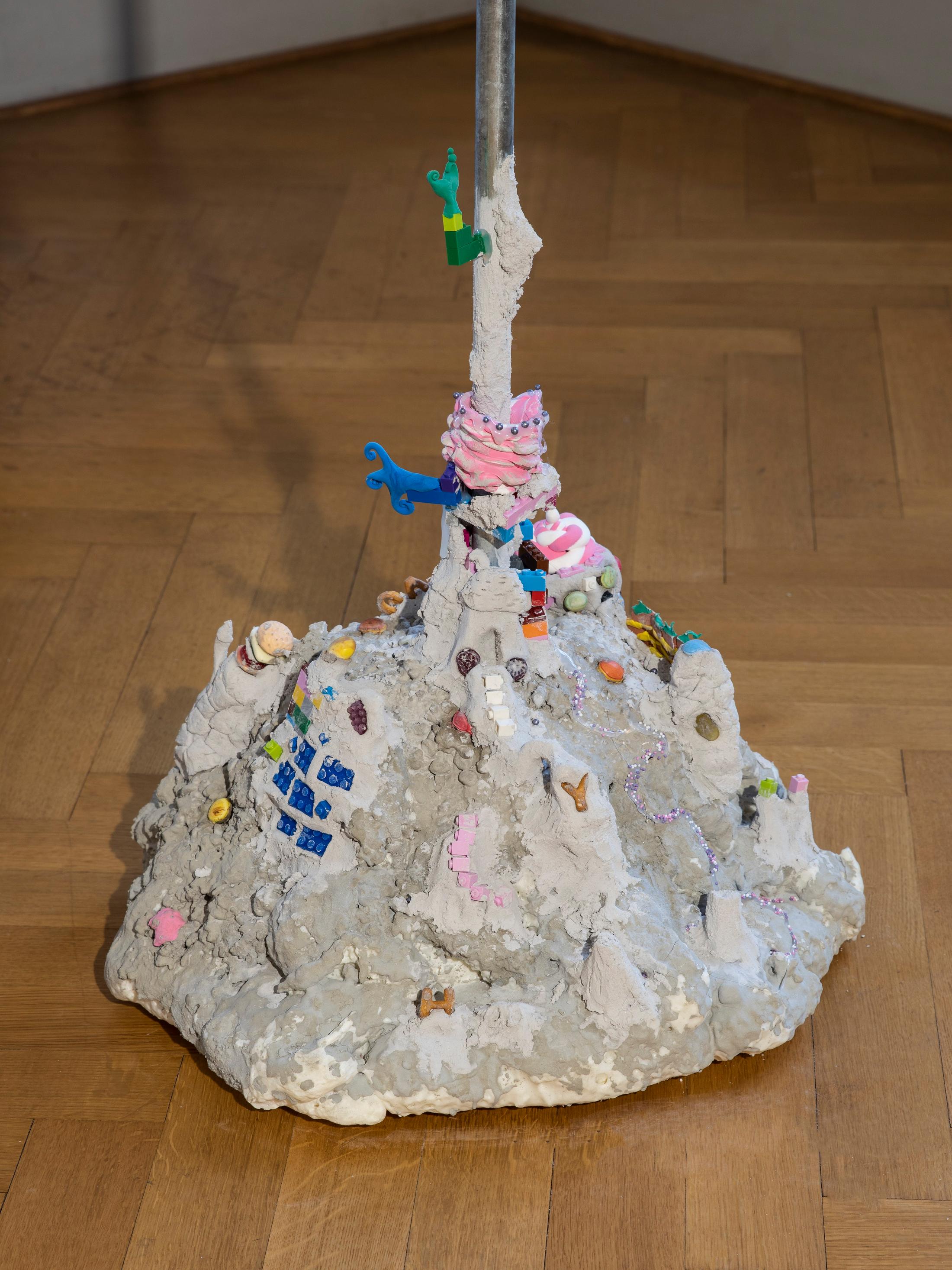 Exhibition View Giulia Essyad Soloshow «Chocolate Factory; view on Off-Colors, 2020 (detail)» at Cherish, Geneva, 2020 / Photo: James Bantone / Courtesy: the artist and Cherish