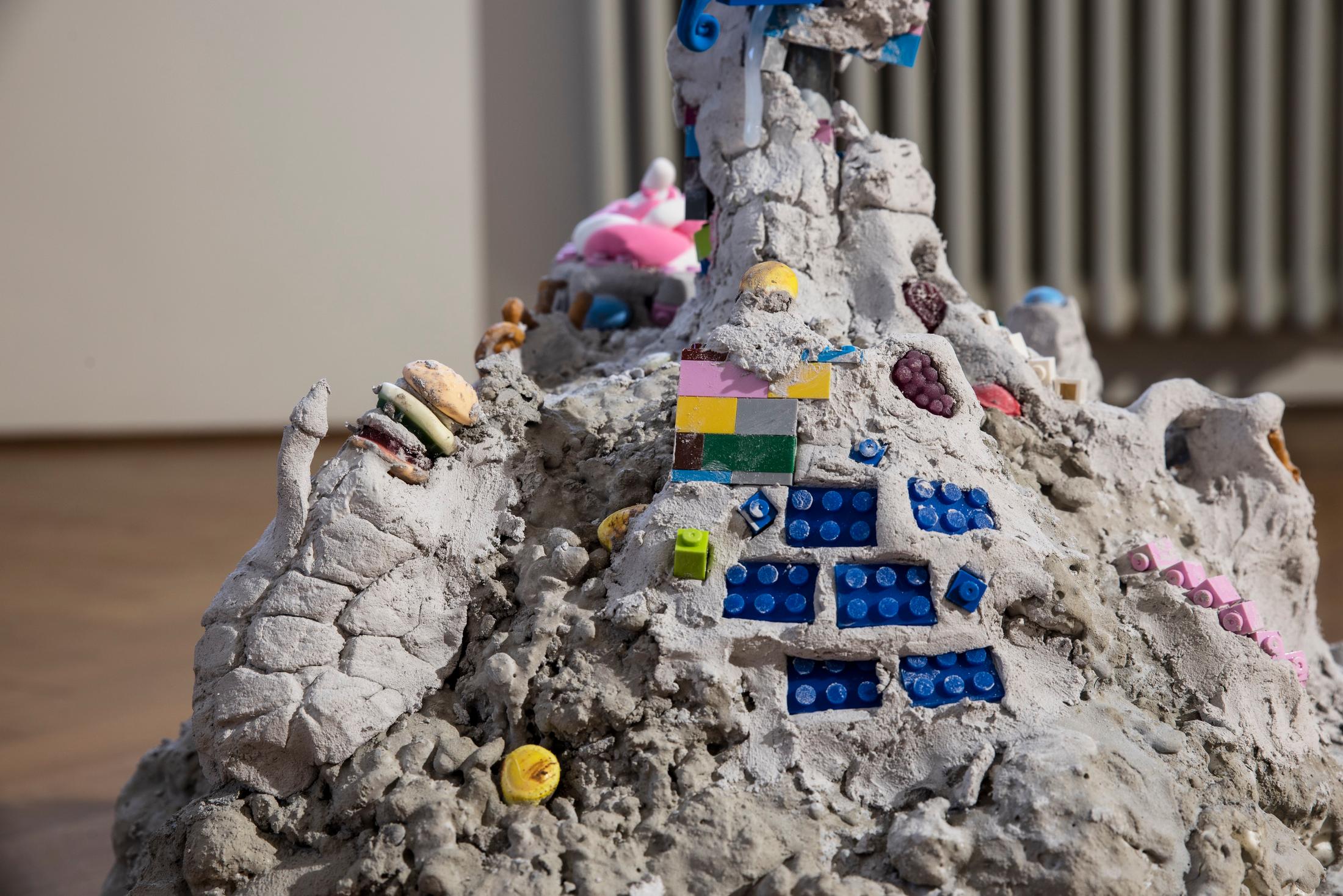 Exhibition View Giulia Essyad Soloshow «Chocolate Factory; view on Off-Colors, 2020 (detail)» at Cherish, Geneva, 2020 / Photo: James Bantone / Courtesy: the artist and Cherish