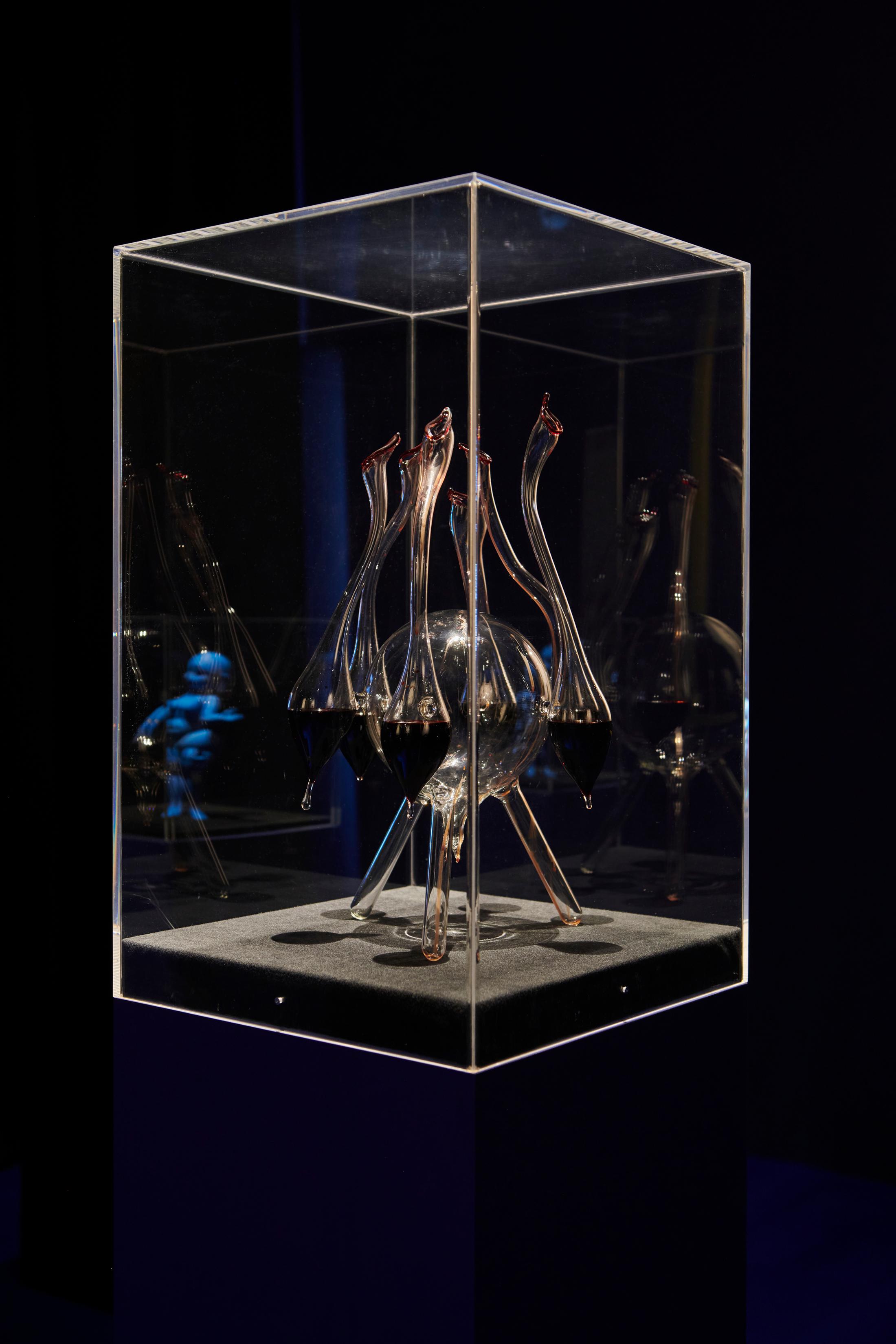 Exhibition View Giulia Essyad Solo Show «A Selene Blues; view on Giulia Essyad, MOONSTRUAL VESSEL, 2020» at Fri Art, Fribourg, 2020 / Photo: Guillaume Python / Courtesy: the artist and Fri Art Kunsthalle