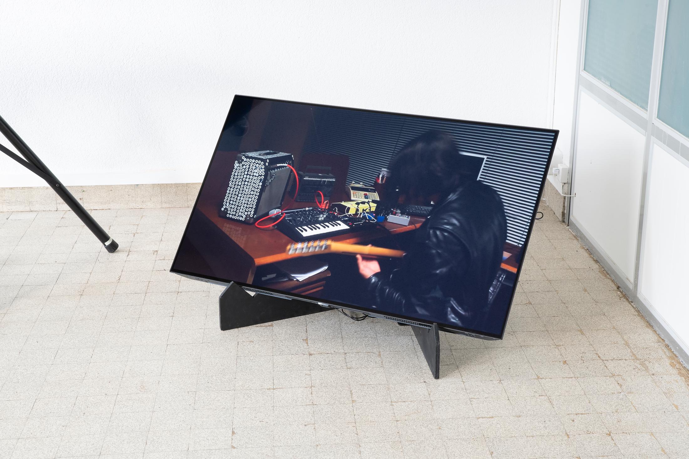 Exhibition View Group Show «Glitching Code» at one gee in fog, Geneva, 2022 / Photo: Alizée Quinche / Courtesy: the artists and one gee in fog