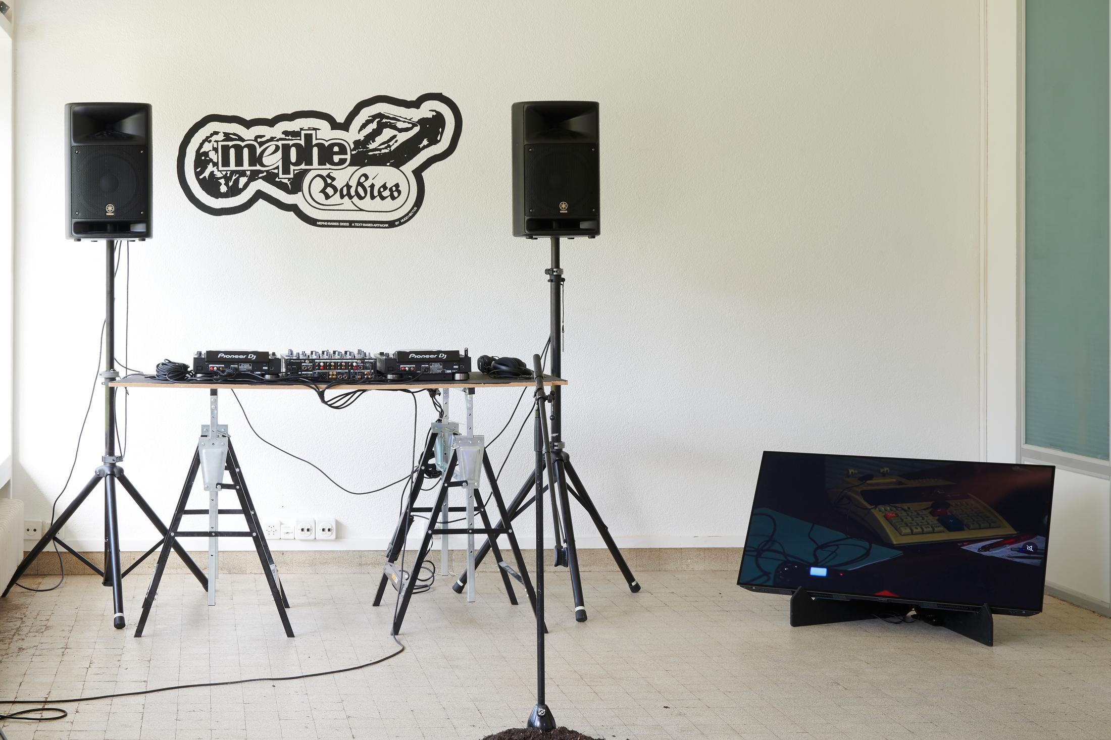 Exhibition View Group Show «Glitching Code» at one gee in fog, Geneva, 2022 / Photo: Alizée Quinche / Courtesy: the artists and one gee in fog