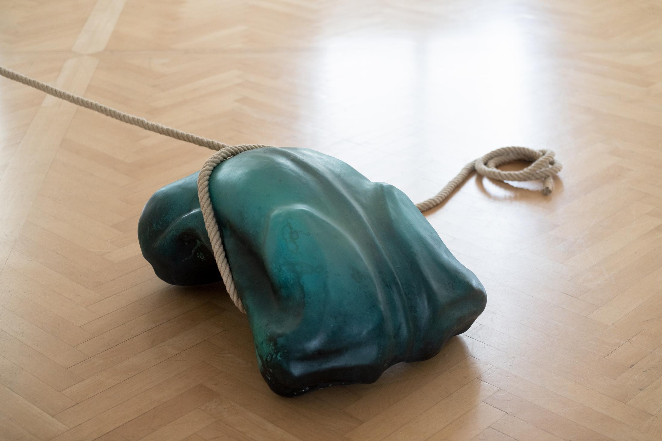 Exhibition View Grace Schwindt Solo Show «Defiant Bodies; view on Grace Schwindt, Remembered Position, 2022» at Kunstmuseum St. Gallen, St. Gallen, 2022-2023 / Photo: Sebastian Stadler / Courtesy: the artist and Zeno X Gallery, Antwerp