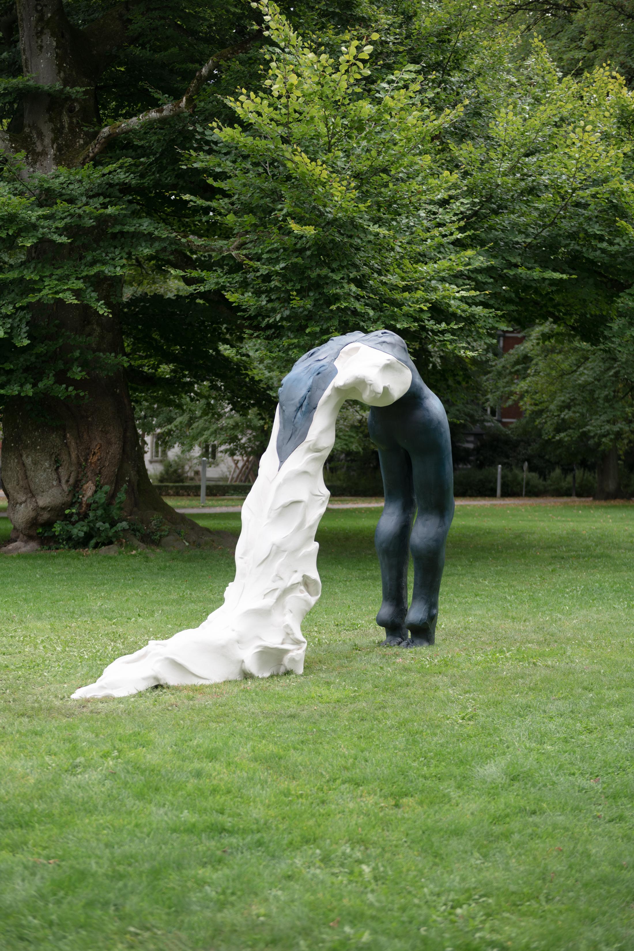 Exhibition View Grace Schwindt Solo Show «Defiant Bodies; view on Grace Schwindt, Arched Figure, 2022» at Kunstmuseum St. Gallen, St. Gallen, 2022-2023 / Photo: Sebastian Stadler / Courtesy: the artist and Zeno X Gallery, Antwerp