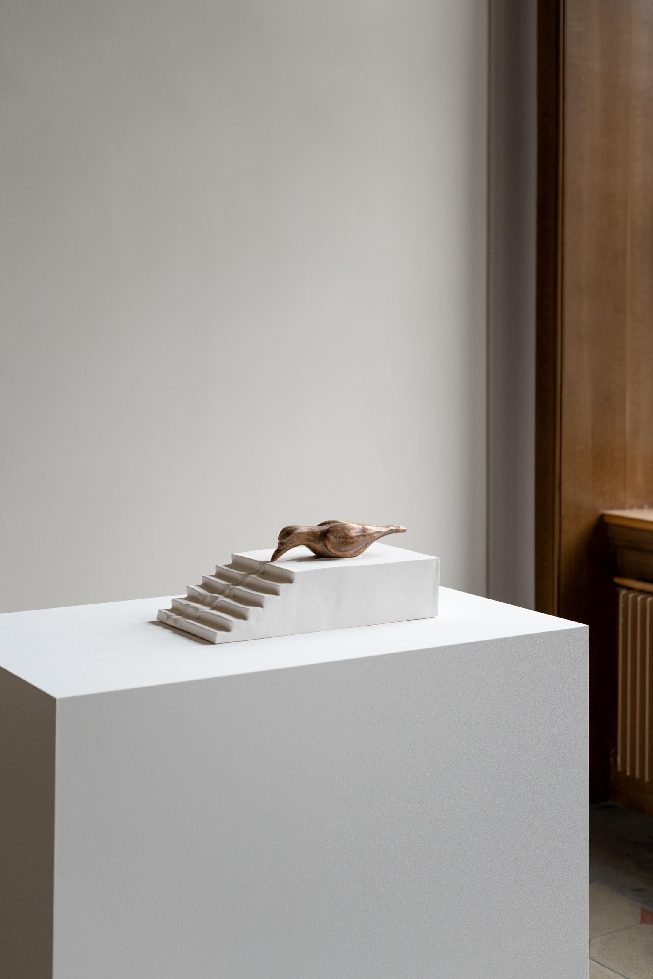 Exhibition View Grace Schwindt Solo Show «Defiant Bodies; view on Grace Schwindt, Gravity, 2019» at Kunstmuseum St. Gallen, St. Gallen, 2022-2023 / Photo: Sebastian Stadler / Courtesy: the artist and Zeno X Gallery, Antwerp