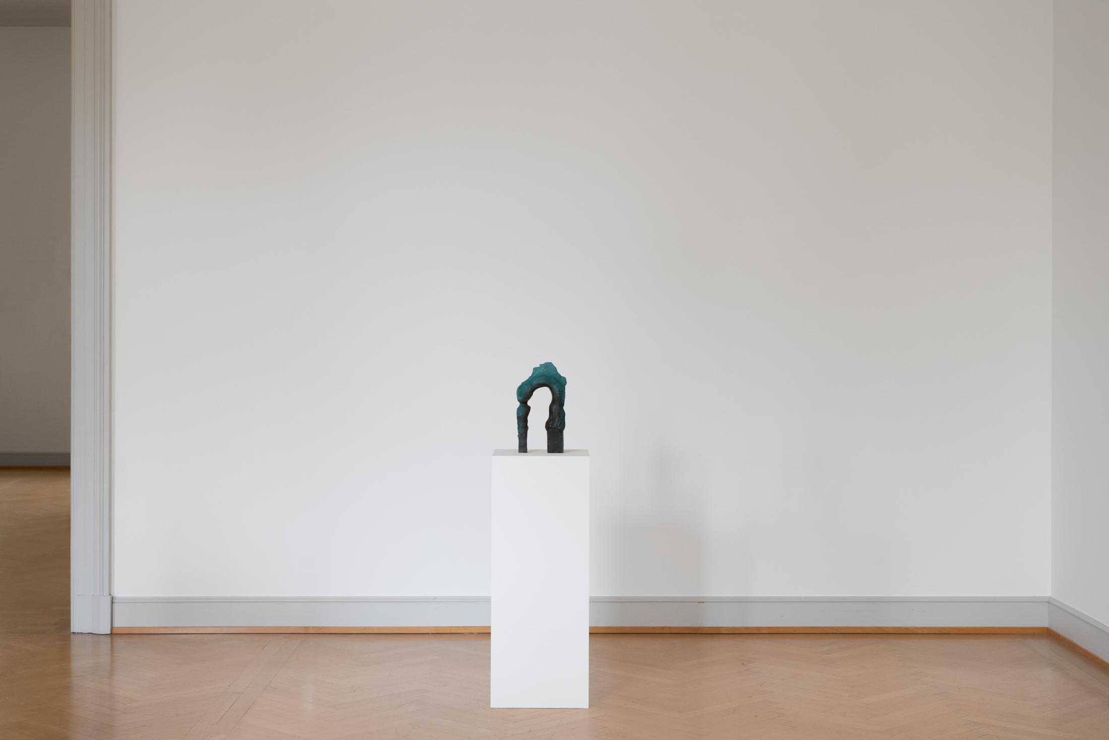 Exhibition View Grace Schwindt Solo Show «Defiant Bodies; view on Grace Schwindt, Arch, 2022» at Kunstmuseum St. Gallen, St. Gallen, 2022-2023 / Photo: Sebastian Stadler / Courtesy: the artist and Zeno X Gallery, Antwerp