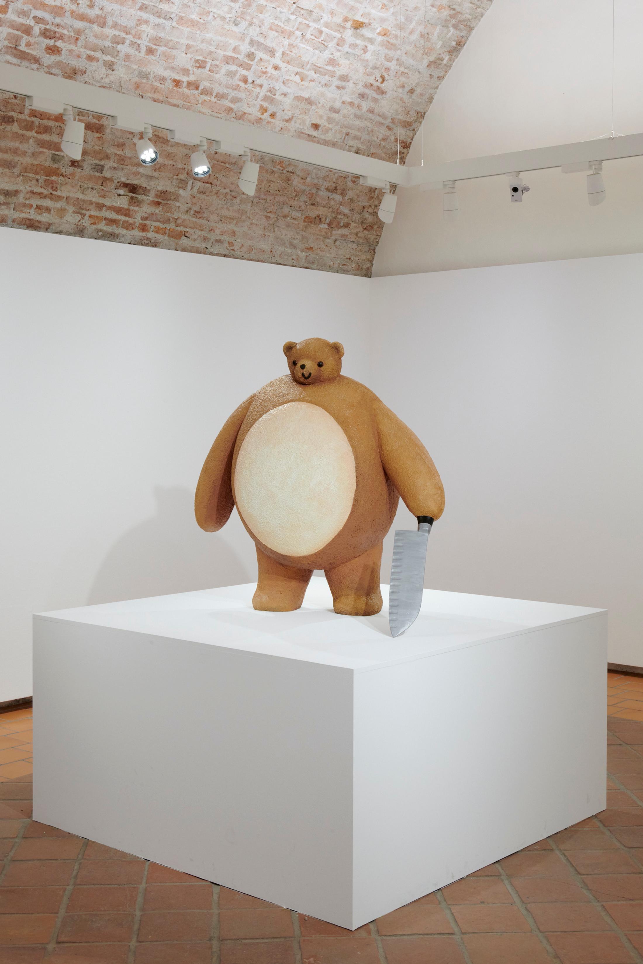 Exhibition View Grégory Sugnaux Solo Show «data romance; view on Grégory Sugneaux, Teddy, 2022, 110x110x80cm» at Château de Gruyères, Fribourg / Photo: Guillaume Python / Courtesy: the artist and Chateau de Gruyères