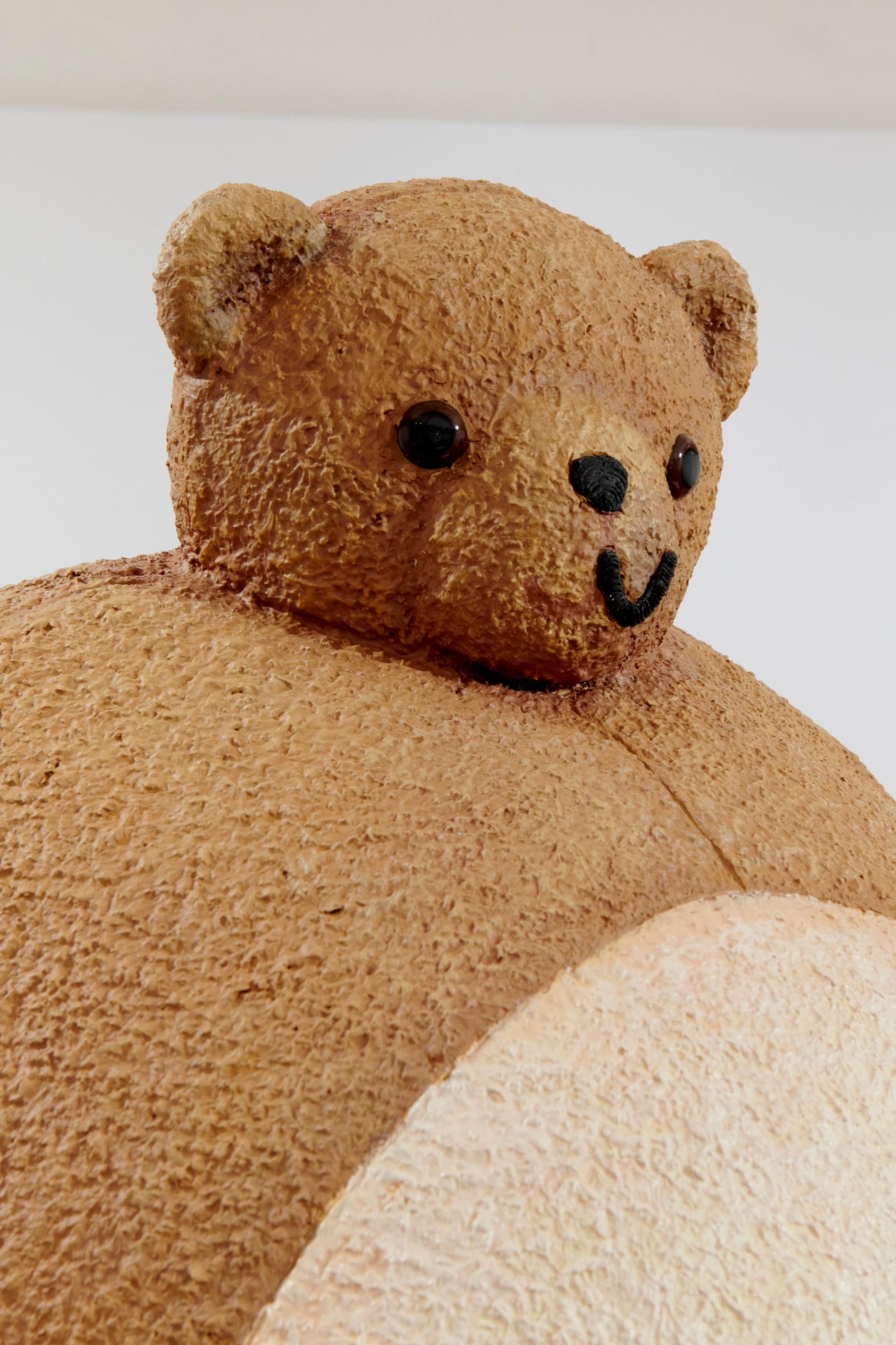 Exhibition View Grégory Sugnaux Solo Show «data romance; view on Grégory Sugneaux, Teddy, 2022, 110x110x80cm, detail» at Château de Gruyères, Fribourg / Photo: Guillaume Python / Courtesy: the artist and Chateau de Gruyères