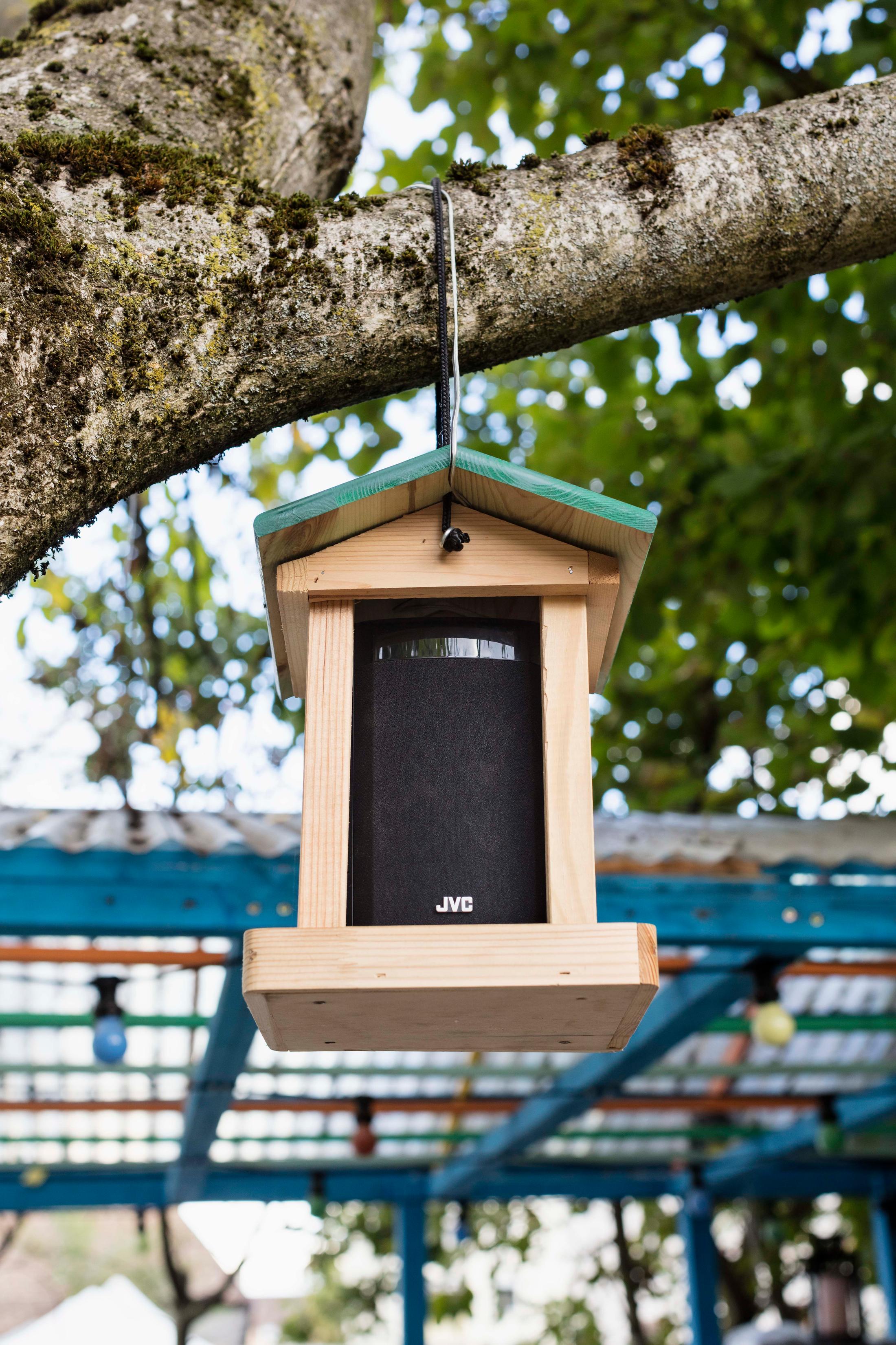 Exhibition View Groupshow «Hunter Of Worlds / view on Louise Lawler, Birdcalls (1972/2008)» at SALTS, Birsfelden / Photo: Gunnar Meier / Courtesy: the artist and SALTS