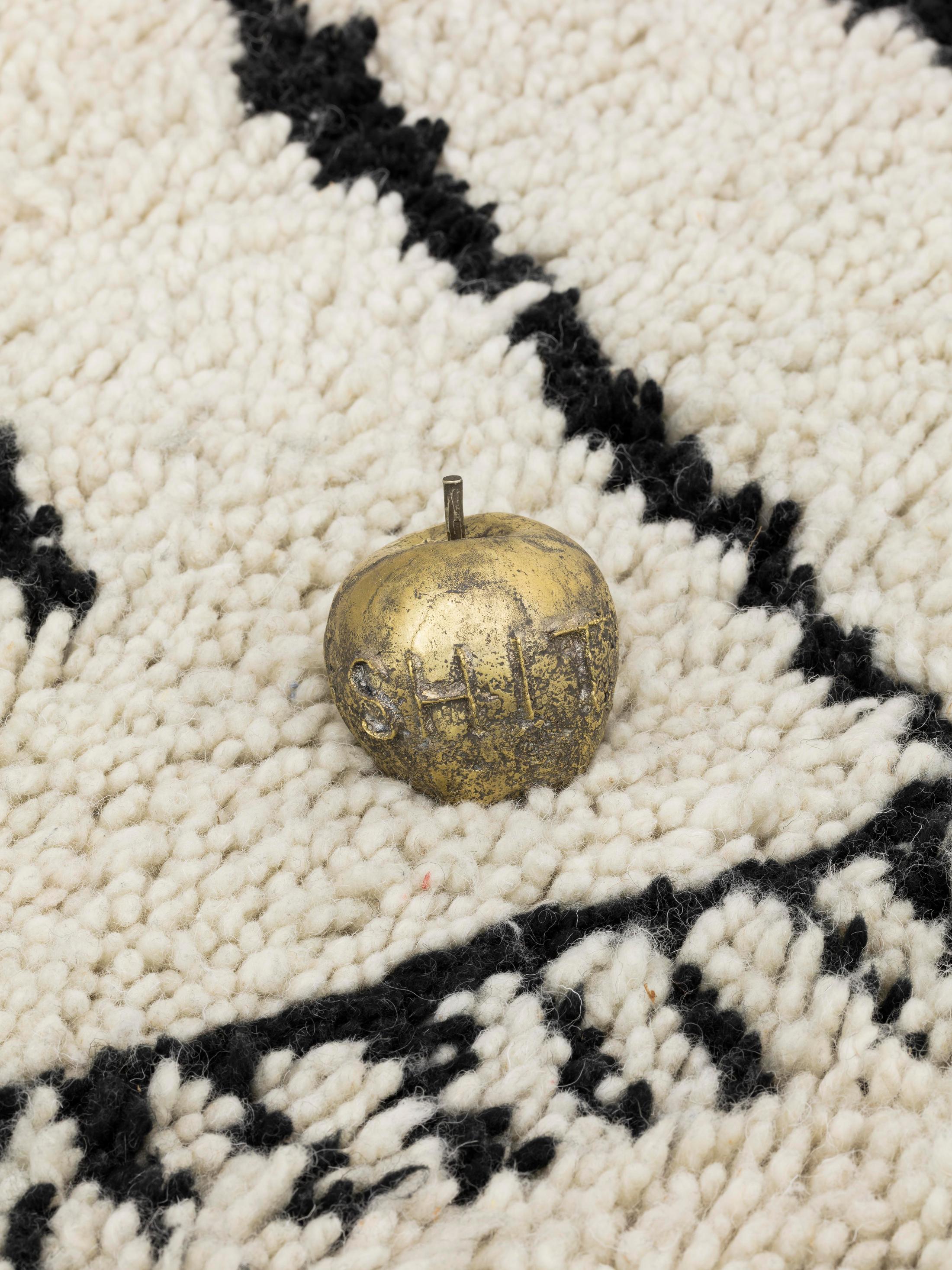 Exhibition View Groupshow «Hunter Of Worlds / view on Alan Schmalz, Speed syndrom society and s*** (2018), detail; Josep Maynou, 5 Carpets (2018), detail» at SALTS, Birsfelden / Photo: Gunnar Meier / Courtesy: the artist and SALTS