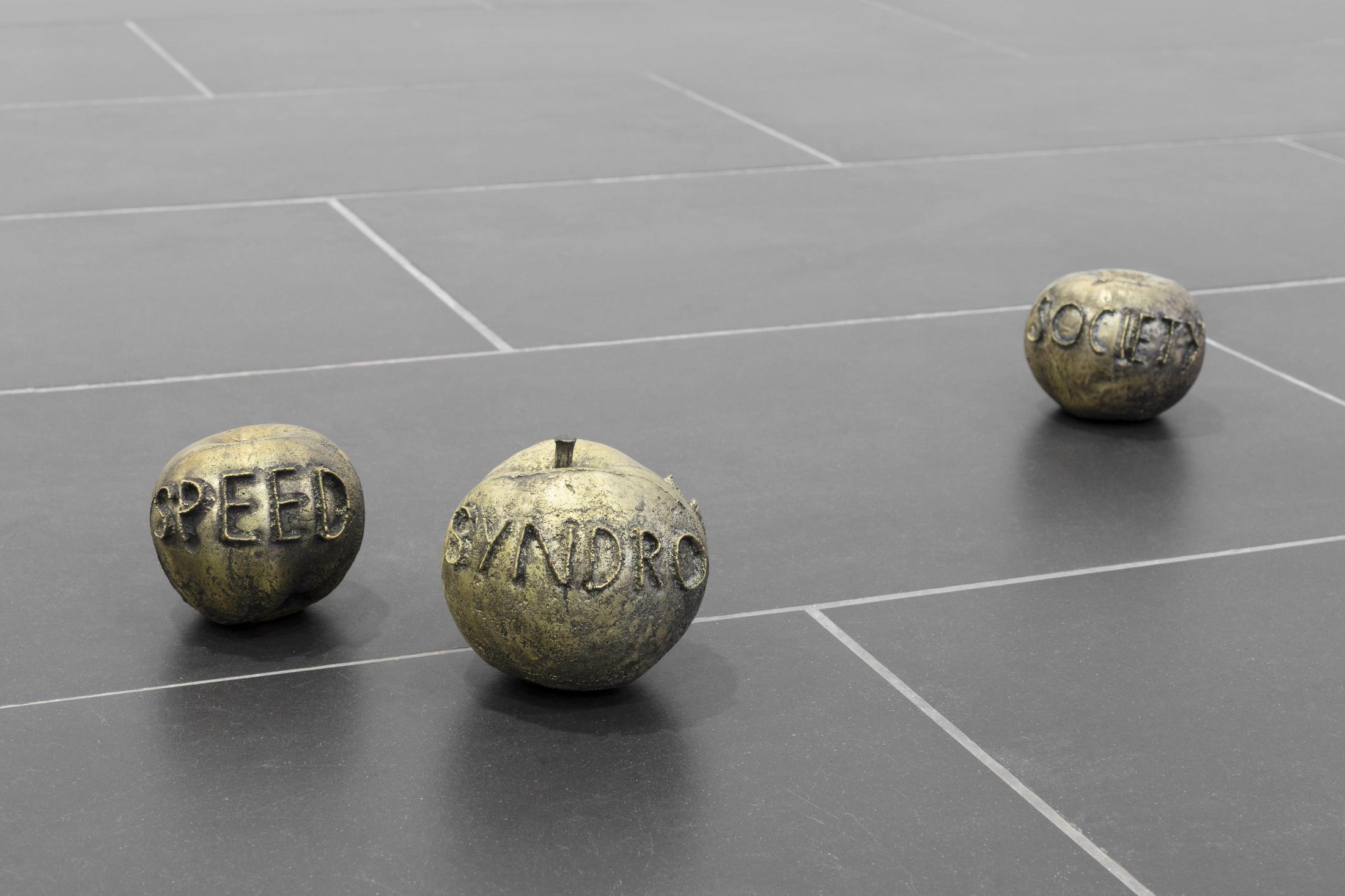 Exhibition View Groupshow «Hunter Of Worlds / view on Alan Schmalz, Speed syndrom society and s*** (2018), detail» at SALTS, Birsfelden / Photo: Gunnar Meier / Courtesy: the artist and SALTS