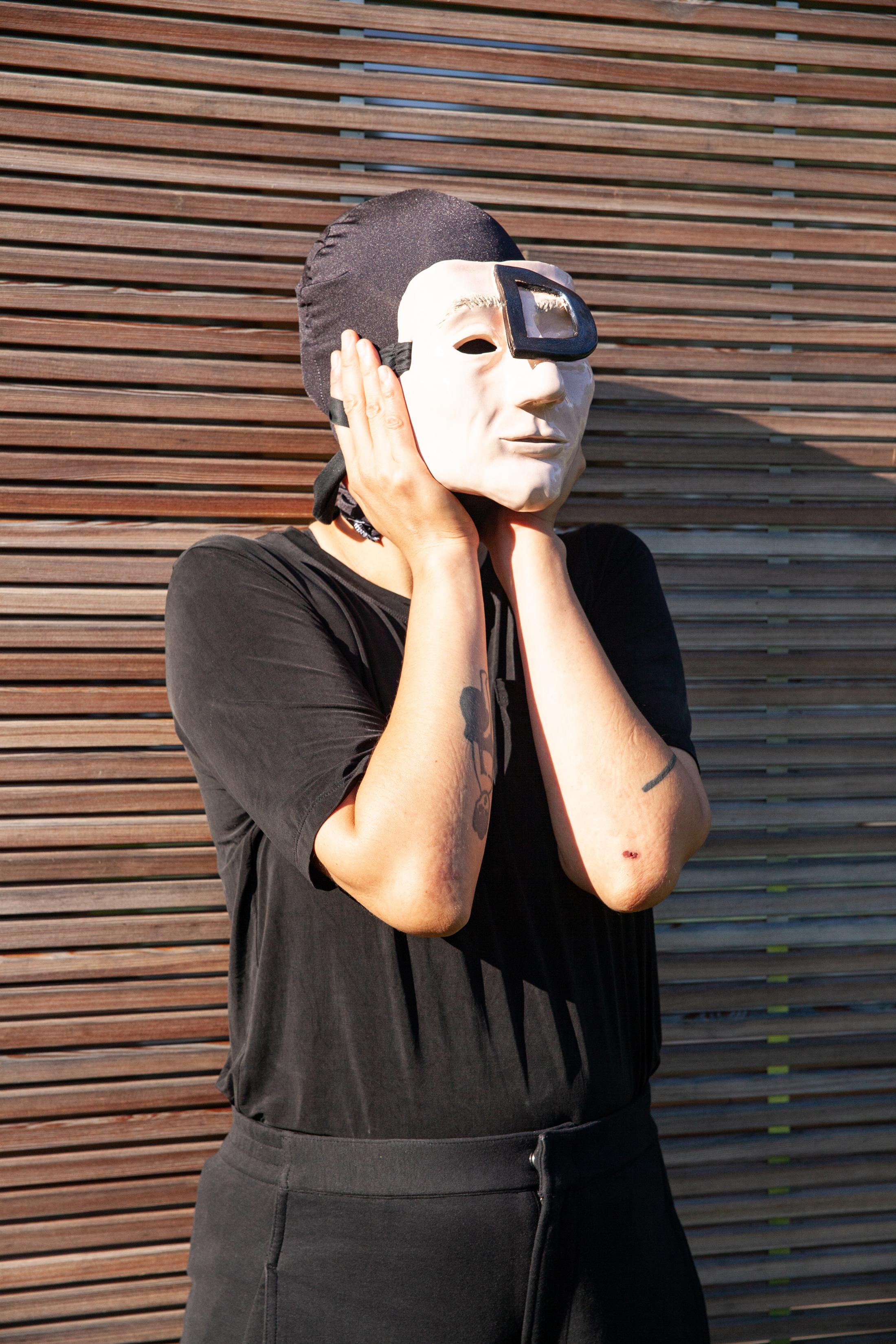 Exhibition View Groupshow «Modern Nature – an hommage to Derek Jarman; view on Julie Monot, Invoke to Evoke (2019)» at La Becque, La Tour-de-Peilz, 2019 / Photo: © Diana Martin / Courtesy: the artist and La Becque