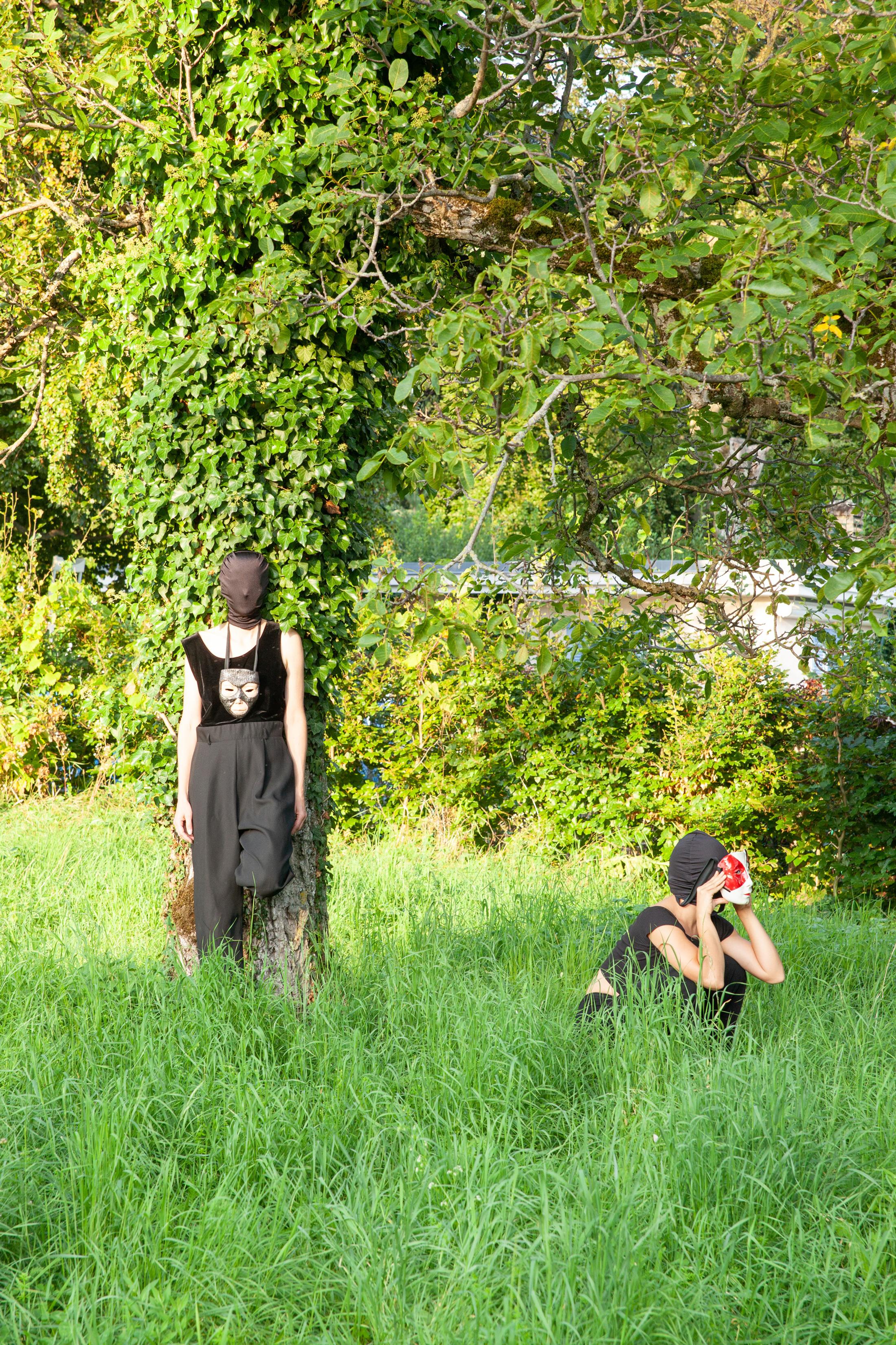 Exhibition View Groupshow «Modern Nature – an hommage to Derek Jarman; view on Julie Monot, Invoke to Evoke (2019)» at La Becque, La Tour-de-Peilz, 2019 / Photo: © Diana Martin / Courtesy: the artist and La Becque