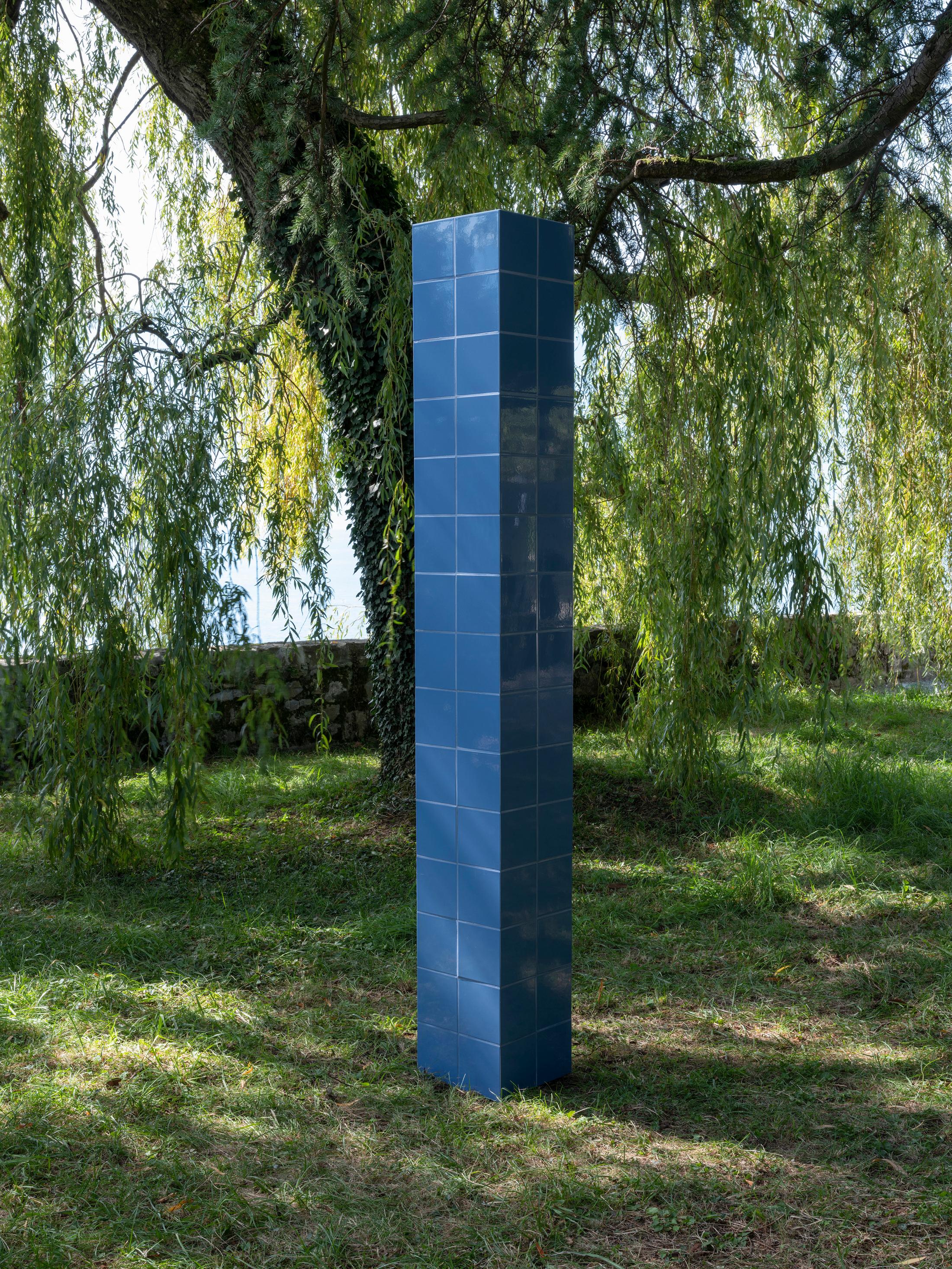 Exhibition View Groupshow «Modern Nature – an hommage to Derek Jarman; view on Prem Sahib, Modern Nature (Single Purple Column), 2019» at La Becque, La Tour-de-Peilz, 2019 / Photo: © Julien Gremaud / Courtesy: the artist and La Becque