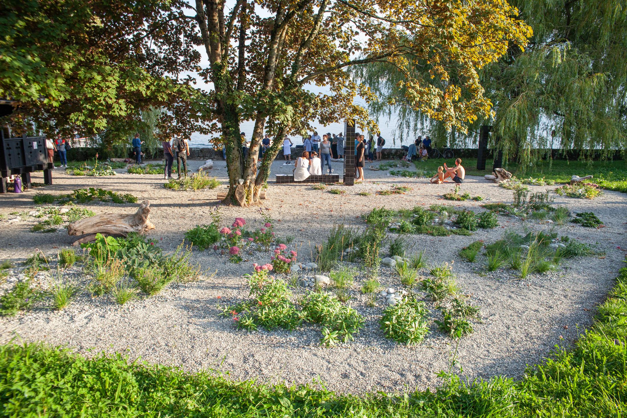 Exhibition View Groupshow «Modern Nature – an hommage to Derek Jarman; view on Modern Nature, garden landscape developed by Elise Lammer in collaboration with l’Atelier du Paysage» at La Becque, La Tour-de-Peilz, 2019 / Photo: © Diana Martin / Courtesy: the artist and La Becque