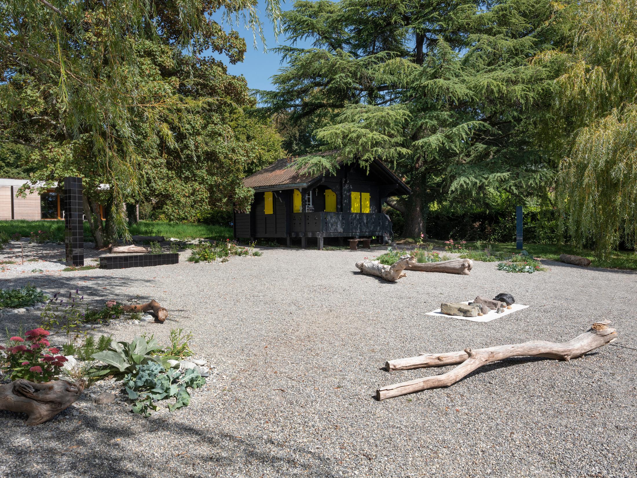 Exhibition View Groupshow «Modern Nature – an hommage to Derek Jarman; view on Modern Nature, garden landscape developed by Elise Lammer in collaboration with l’Atelier du Paysage» at La Becque, La Tour-de-Peilz, 2019 / Photo: © Julien Gremaud / Courtesy: the artist and La Becque