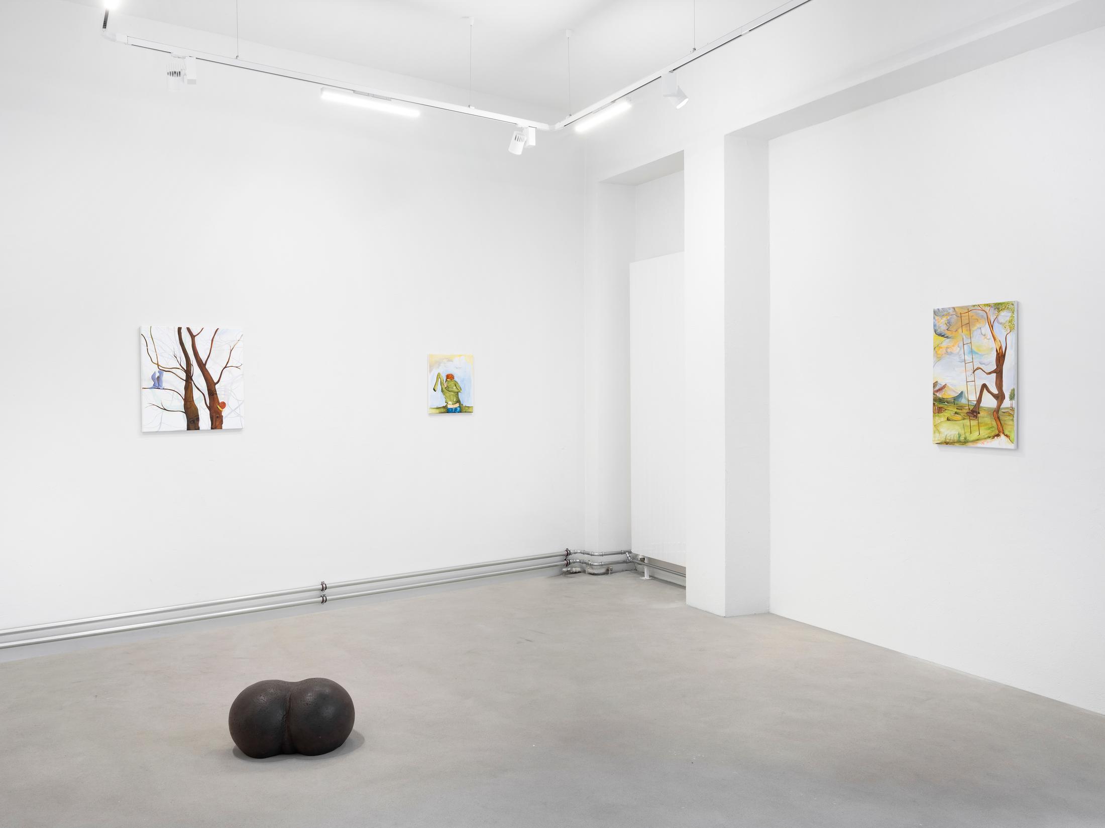 Exhibition View Groupshow «Swiss Made; view on Urban Zellweger, Figures, 2019; En plein air, 2019; Tree on a Ladder, 2019 and Yarisal & Kublitz, Booty, 2016» at Ribordy Thetaz, Geneva, 2019 / Photo: © Julien Gremaud