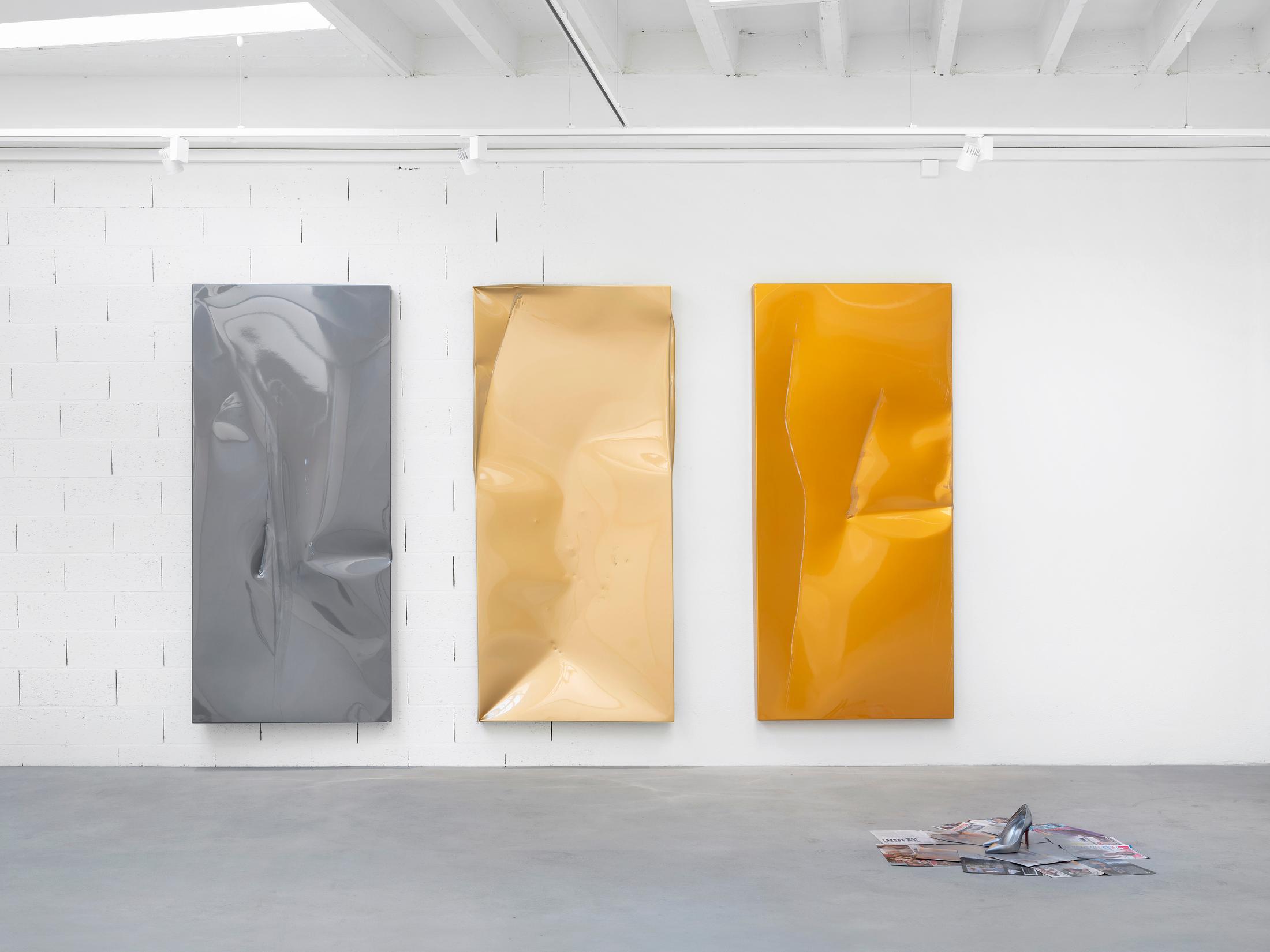 Exhibition View Groupshow «Swiss Made; view on Sylvie Fleury, Crash Test (G-900, G-912 and G-917) and Wild Pairs, 2019» at Ribordy Thetaz, Geneva, 2019 / Photo: © Julien Gremaud