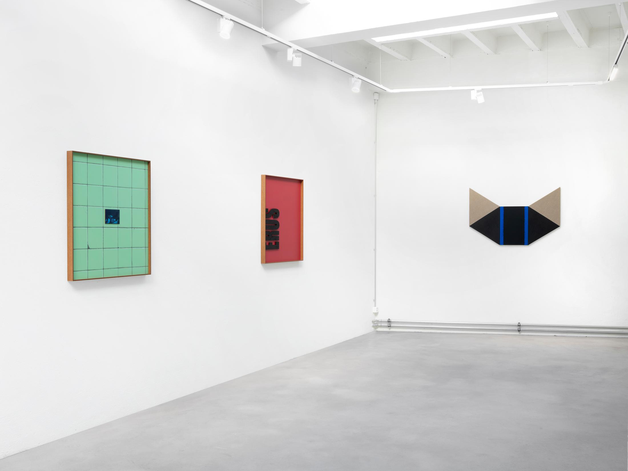 Exhibition View Groupshow «Swiss Made; view on Valentin Carron, Wall Tile And Chroma, 2019 and Eros, 2019 and Damian Navarro, Stretched Museum 4, 2019» at Ribordy Thetaz, Geneva, 2019 / Photo: © Julien Gremaud