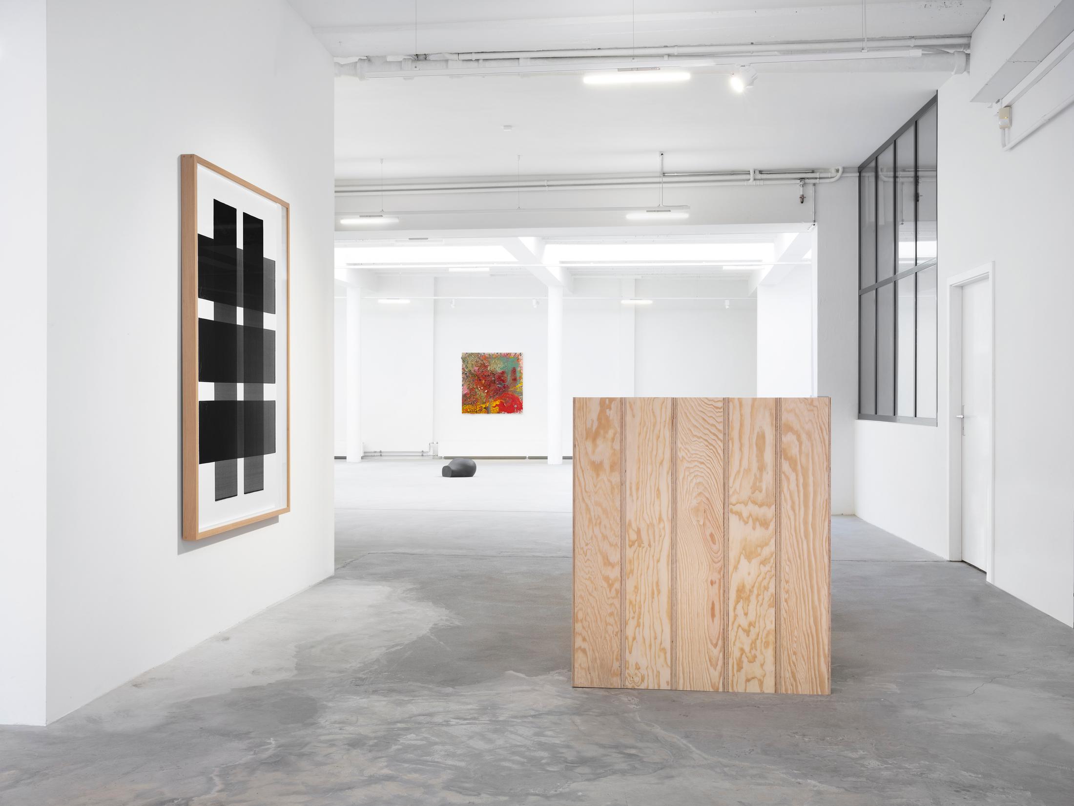 Exhibition View Groupshow «Swiss Made; view on Fabrice Gigi, Untitled, 2018 and Les Euxidies - Version I, II, III, 2019; John Armleder, Gravikords, 2019 and Yarisal & Kublitz, Booty, 2016» at Ribordy Thetaz, Geneva, 2019 / Photo: © Julien Gremaud