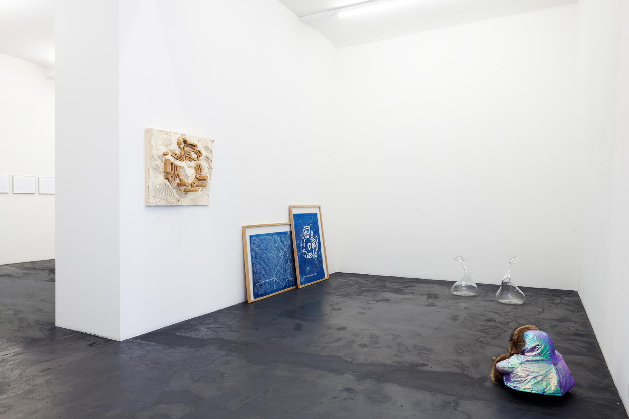 Exhibition View Groupshow «Was erzählt die Romandie?» with Alfredo Aceto, Mohamed Almusibli, Maxime Bondu, Claire van Lubeek, Flora Mottini, Philémon Otth, Gina Proenza, Koka Ramishvili, Real Madrid, Anne Rochat, Denis Savary, Gaia Vincensini at Häusler Contemporary, Zurich, 2019 / Photo: Mischa Scherrer / Courtesy: the artists and Häusler Contemporary