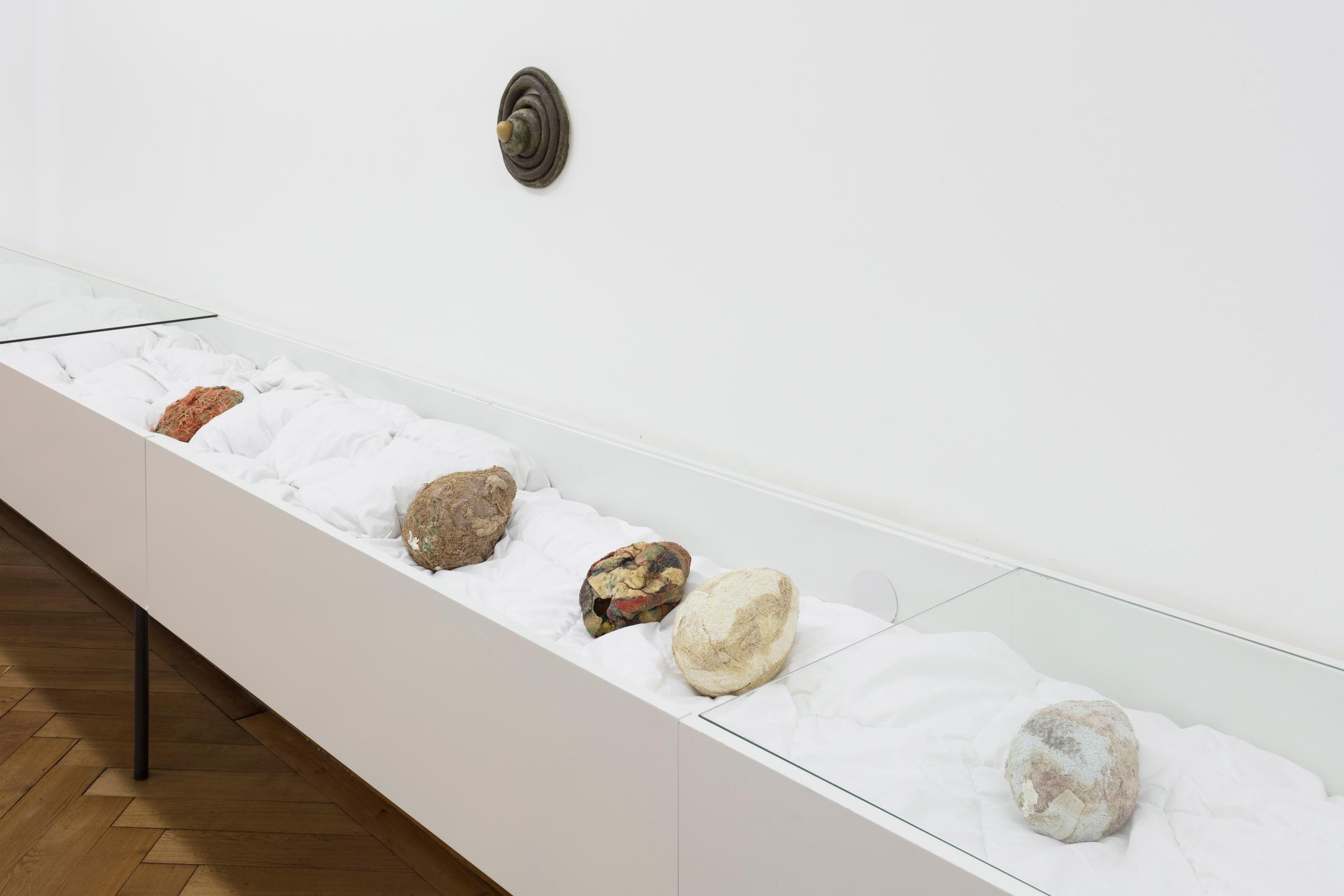 Exhibition View Groupshow «Zeitspuren – The Power of Now with Pedro Wirz» at PASQUART, Biel/Bienne, 2018 / Photo: Gunnar Meier