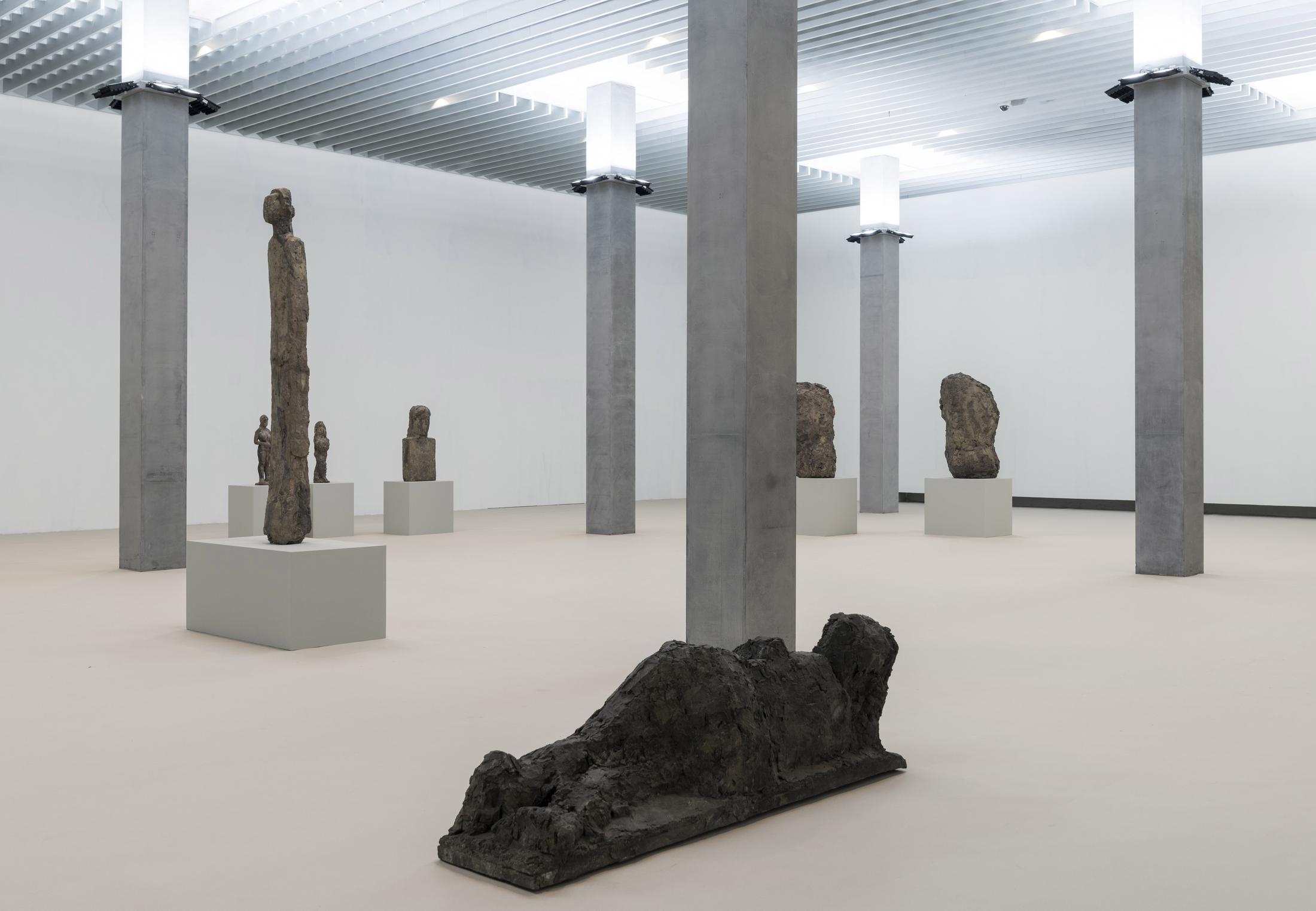 Exhibition View Hans Josephsohn, Solo Show at MASI Lugano, Lugano, 2020 / Photo: © Studio Pagi / Courtesy: Josephsohn Estate, Kesselhaus Josephsohn/Galerie Felix