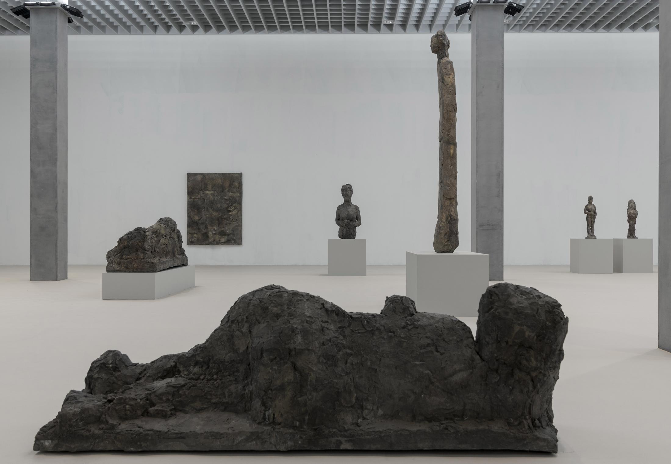 Exhibition View Hans Josephsohn, Solo Show at MASI Lugano, Lugano, 2020 / Photo: © Studio Pagi / Courtesy: Josephsohn Estate, Kesselhaus Josephsohn/Galerie Felix