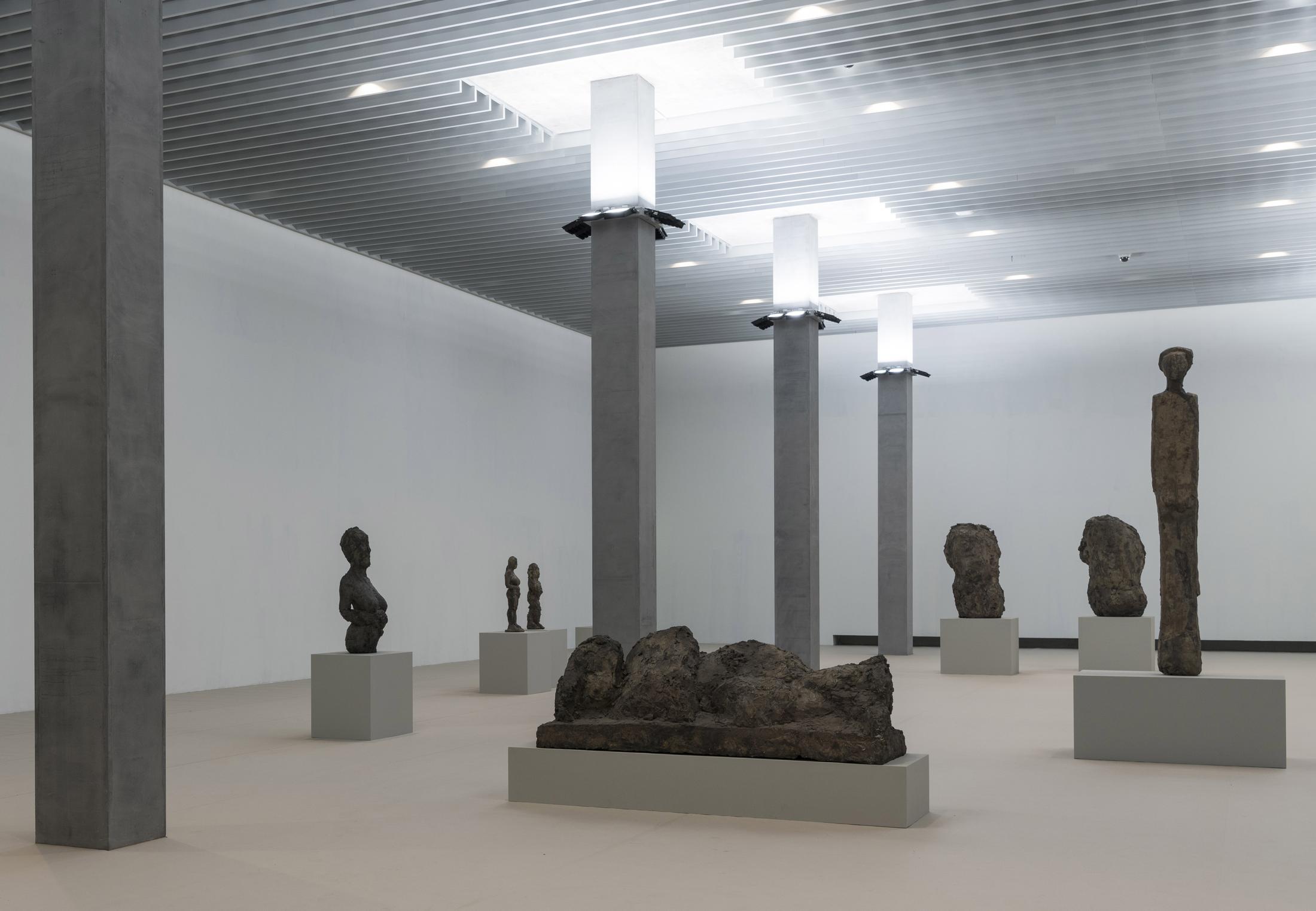 Exhibition View Hans Josephsohn, Solo Show at MASI Lugano, Lugano, 2020 / Photo: © Studio Pagi / Courtesy: Josephsohn Estate, Kesselhaus Josephsohn/Galerie Felix