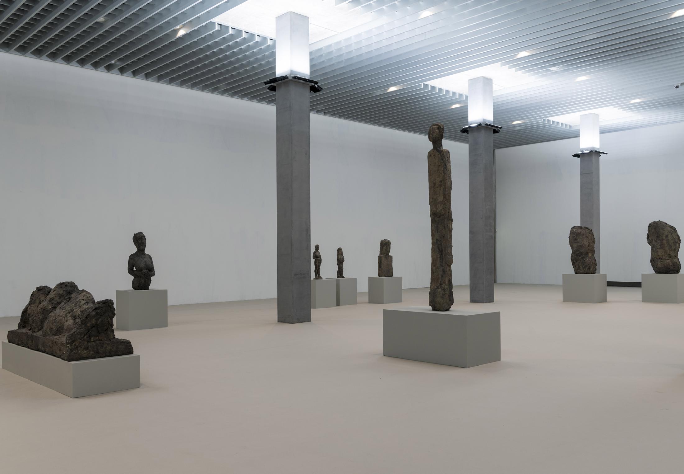 Exhibition View Hans Josephsohn, Solo Show at MASI Lugano, Lugano, 2020 / Photo: © Studio Pagi / Courtesy: Josephsohn Estate, Kesselhaus Josephsohn/Galerie Felix