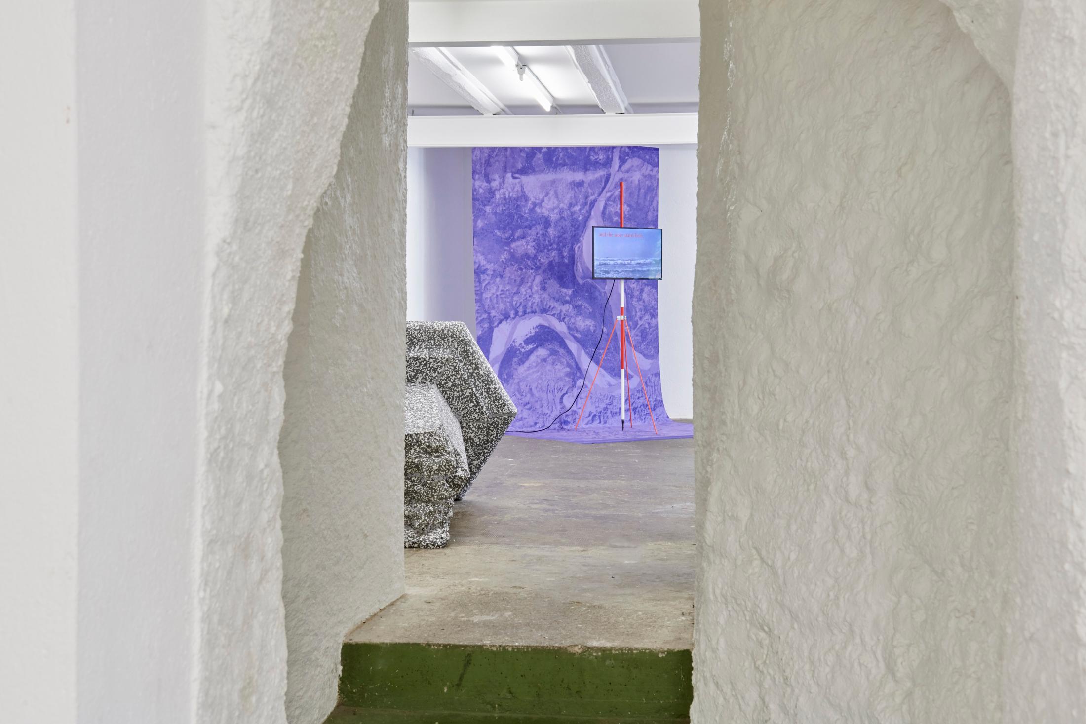 Exhibition View Groupshow «Heimat; view on Robin Mettler, Camille Kaiser at WallStreet, Fribourg, 2020 / Photo: Guillaume Python / Courtesy: the artists and WallStreet