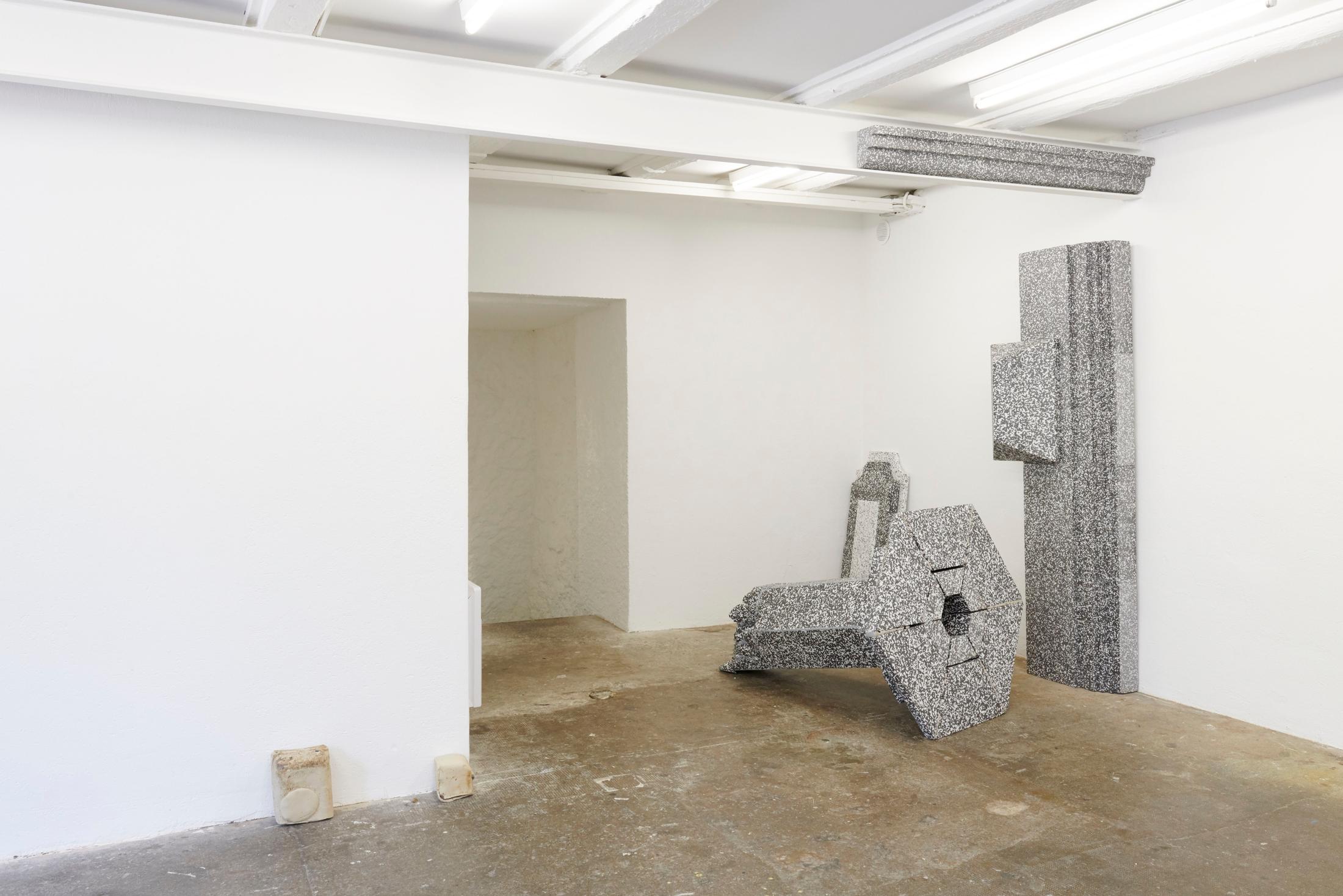 Exhibition View Groupshow «Heimat; view on Stefanie Koemeda, Robin Mettler at WallStreet, Fribourg, 2020 / Photo: Guillaume Python / Courtesy: the artists and WallStreet