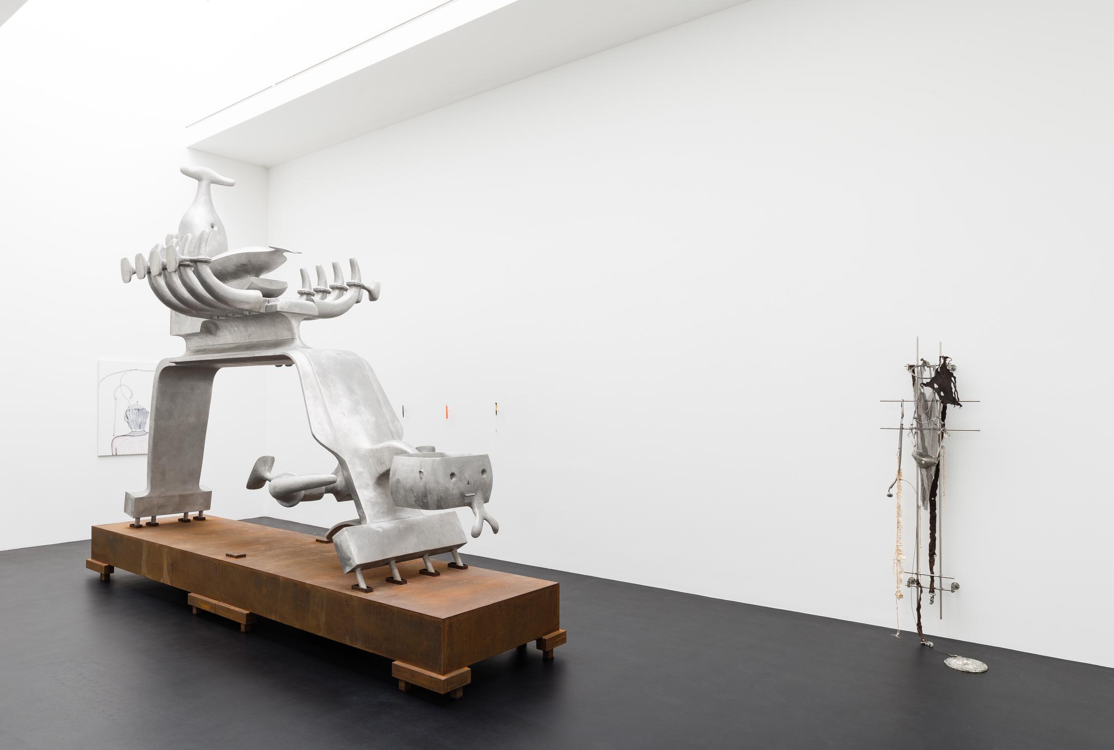 Exhibition View Groupshow «HOOKS & CLAWS» at Galerie Gregor Staiger, Zurich, 2020 / Photo: © Galerie Gregor Staiger / Courtesy: the artists and Galerie Gregor Staiger