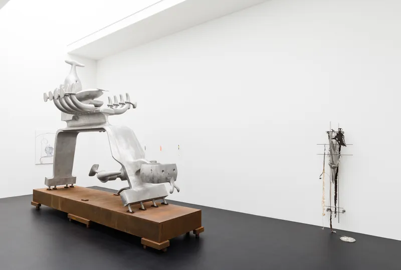 Exhibition View Groupshow «HOOKS & CLAWS» at Galerie Gregor Staiger, Zurich, 2020 / Photo: © Galerie Gregor Staiger / Courtesy: the artists and Galerie Gregor Staiger