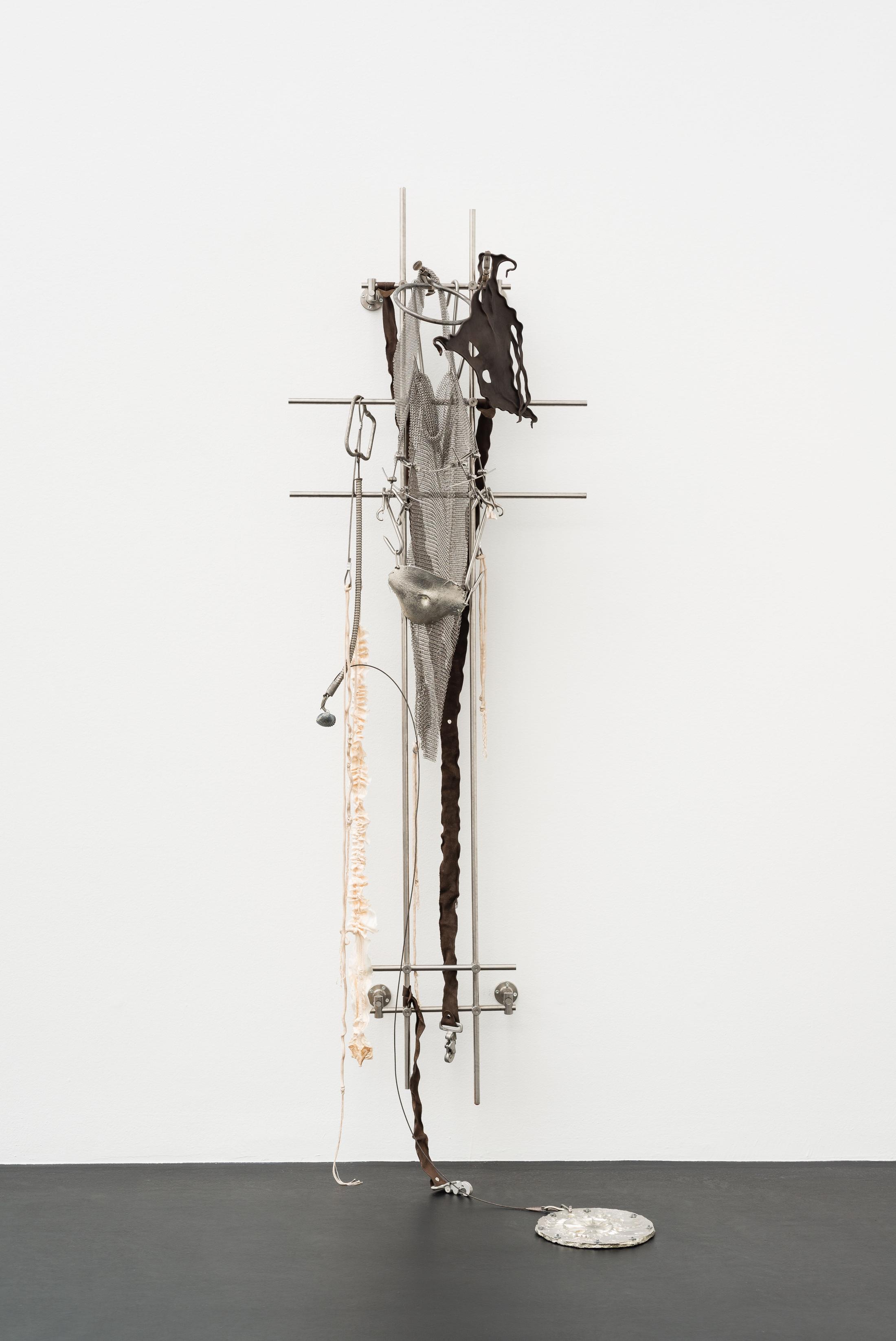 Exhibition View Groupshow «HOOKS & CLAWS; view on Elaine Cameron-Weir, zone in which the shell material was essentially solid and an axial zone in which cup-shaped cavities remain in the camerae; with growth, the axial zone widens adorally at the expense of the peripheral zone, 2019» at Galerie Gregor Staiger, Zurich, 2020 / Photo: © Galerie Gregor Staiger / Courtesy: the artist & Hannah Hoffman, Los Angeles