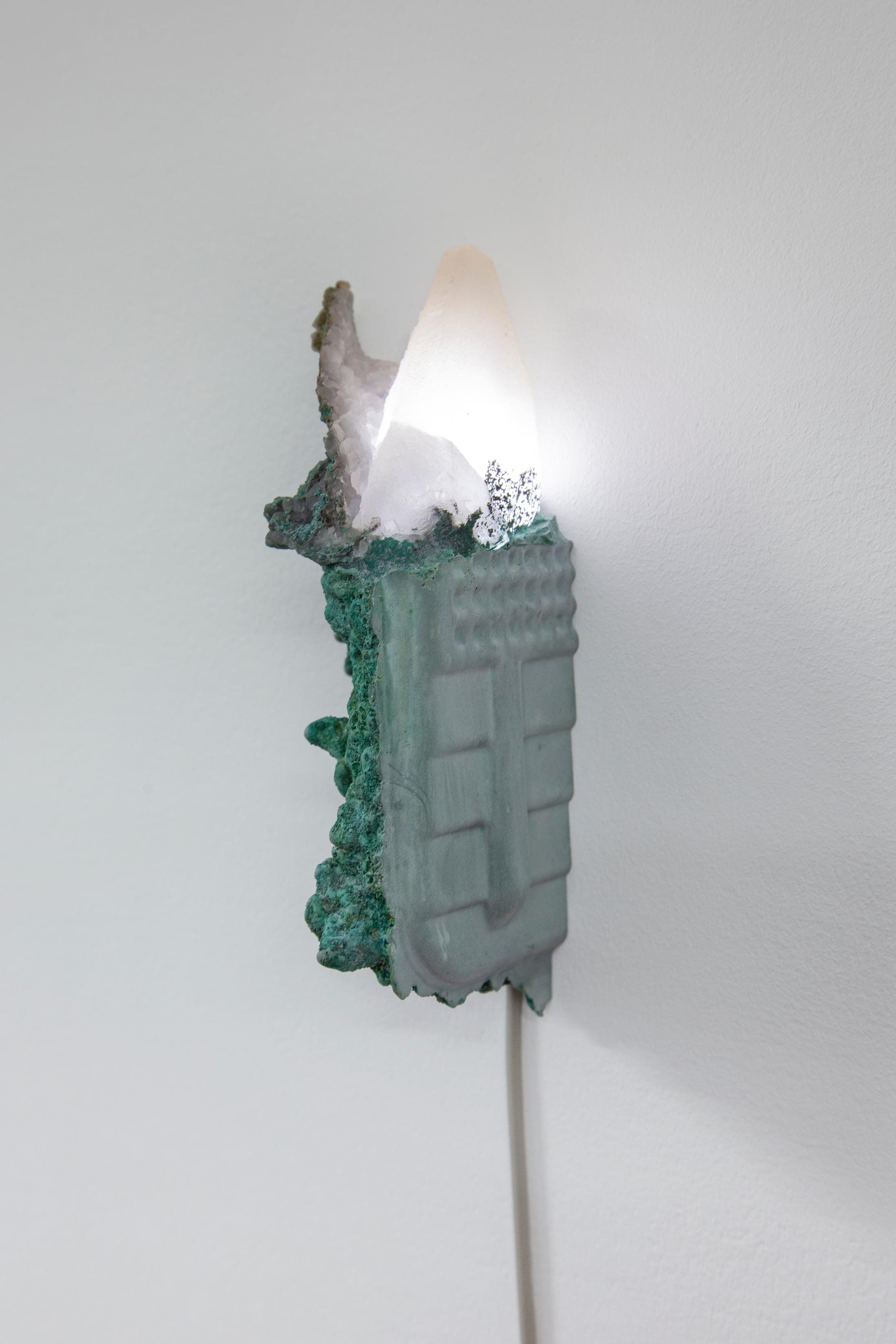 Exhibition View Hunter Longe Solo Show «Summoner; view on Hunter Longe, Initiation, 2023, Calcite, gypsum plaster, magnetite sand, flickering LED, epoxy clay, pigments» at Espace 3353, Carouge, 2023 / Photo: Anastasia Mityukova / Courtesy: the artist and Espace 3353