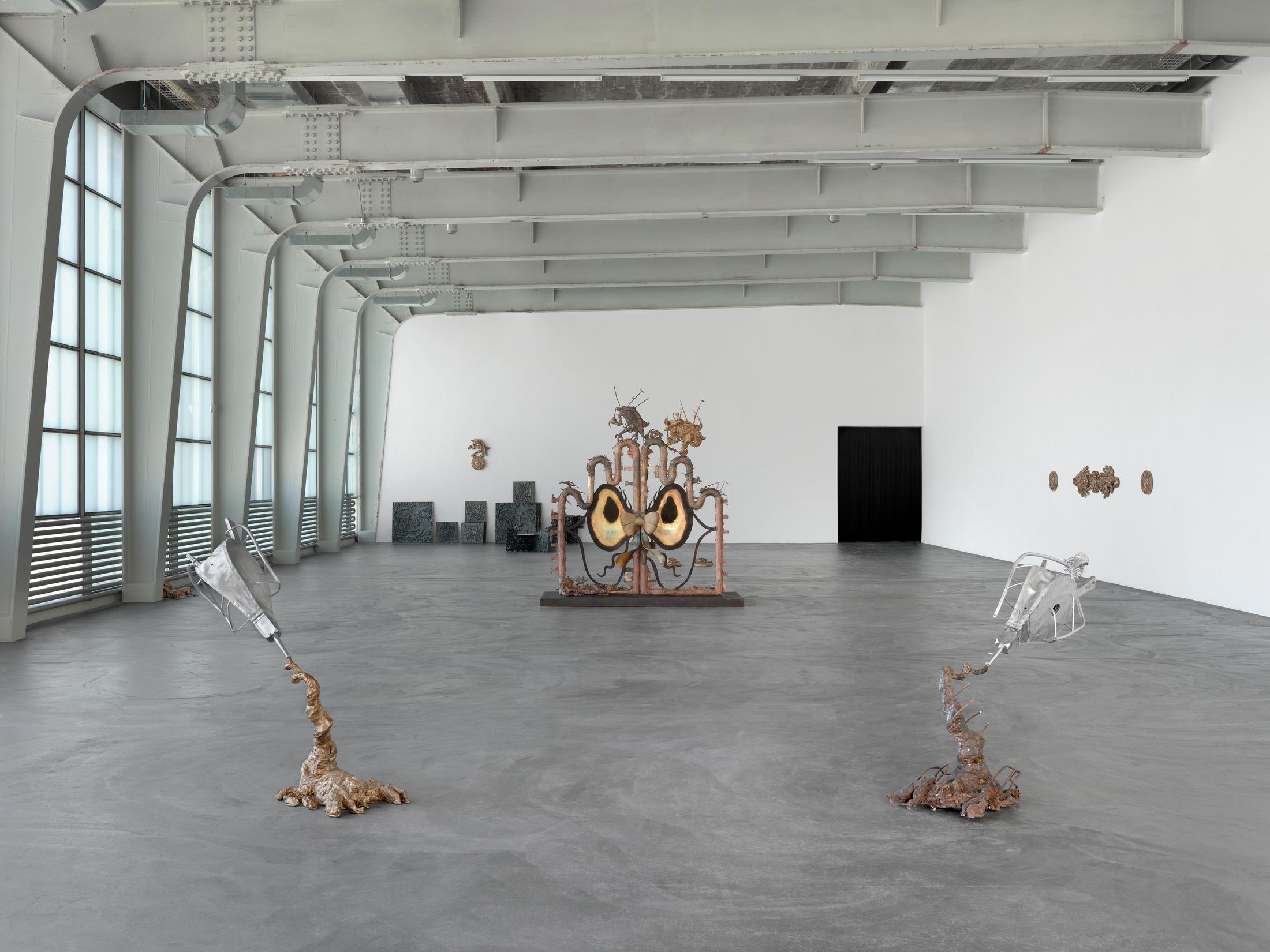 Exhibition View Ida Ekblad Soloshow «FRA ÅRE TIL OVN» at Kunsthalle Zürich,  Zurich, 2019 / © Photo: Annik Wetter / Courtesy: the artist and Kunsthalle Zürich
