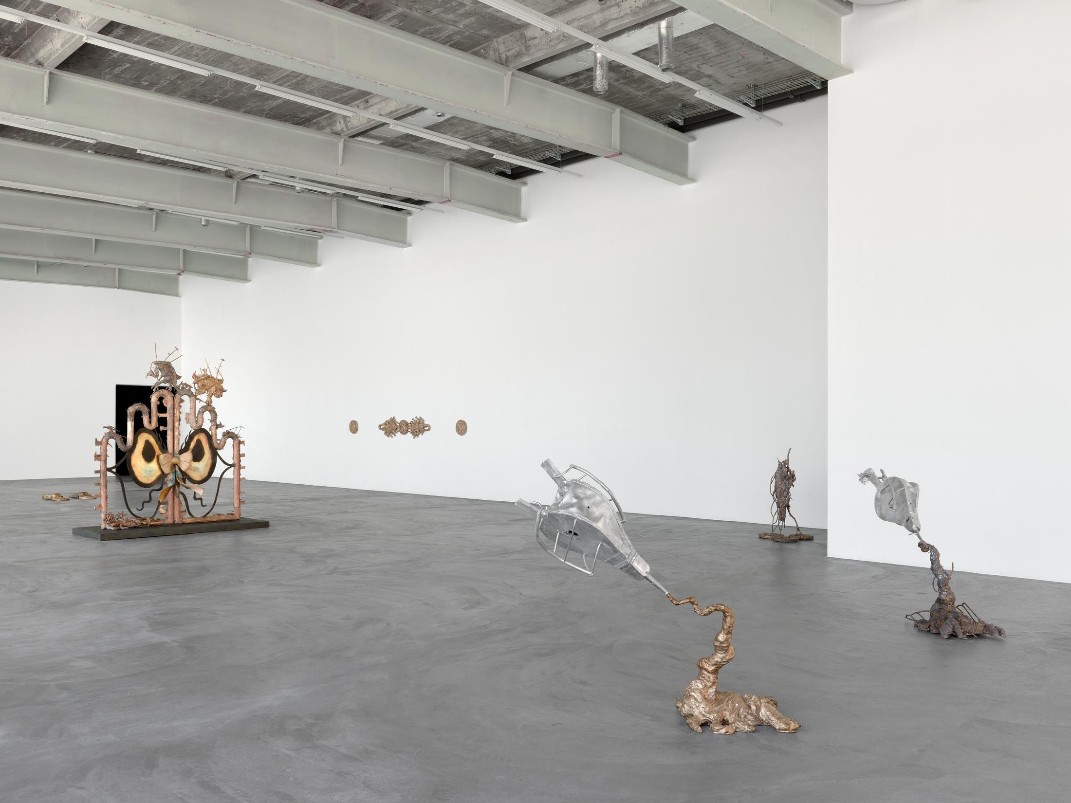 Exhibition View Ida Ekblad Soloshow «FRA ÅRE TIL OVN» at Kunsthalle Zürich,  Zurich, 2019 / © Photo: Annik Wetter / Courtesy: the artist and Kunsthalle Zürich