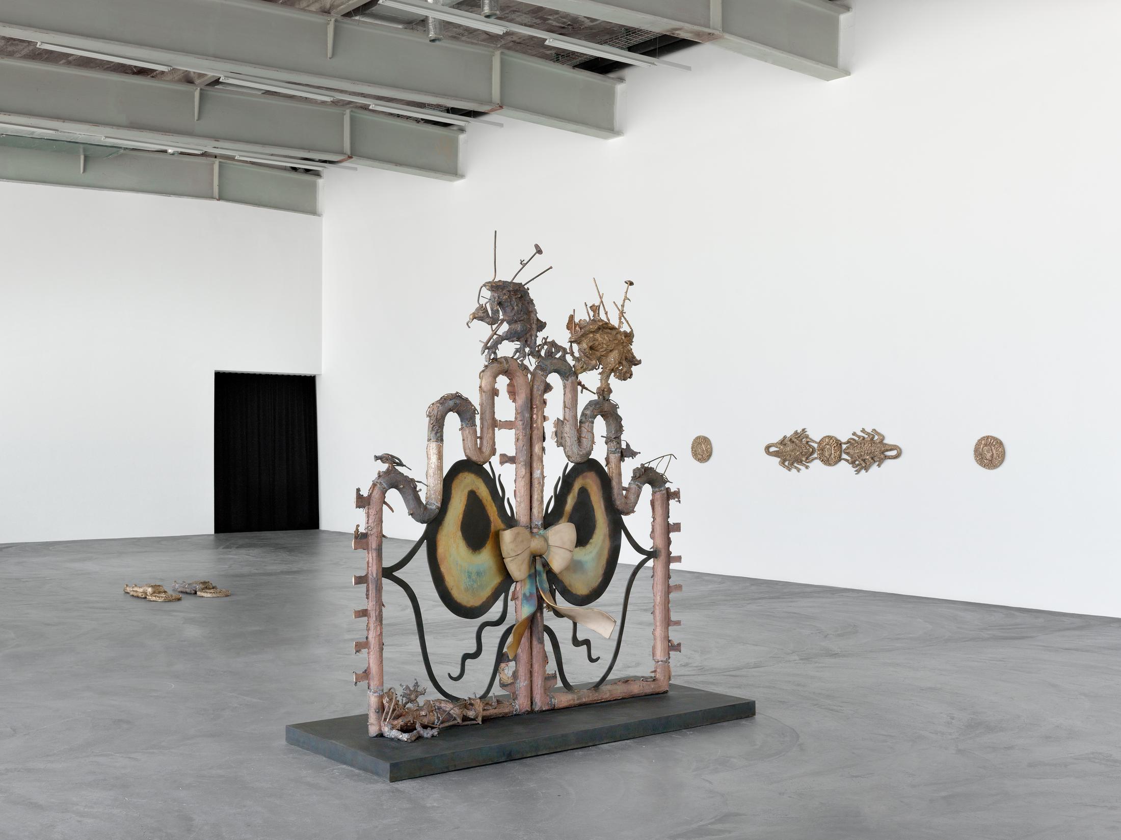 Exhibition View Ida Ekblad Soloshow «FRA ÅRE TIL OVN» at Kunsthalle Zürich,  Zurich, 2019 / © Photo: Annik Wetter / Courtesy: the artist and Kunsthalle Zürich