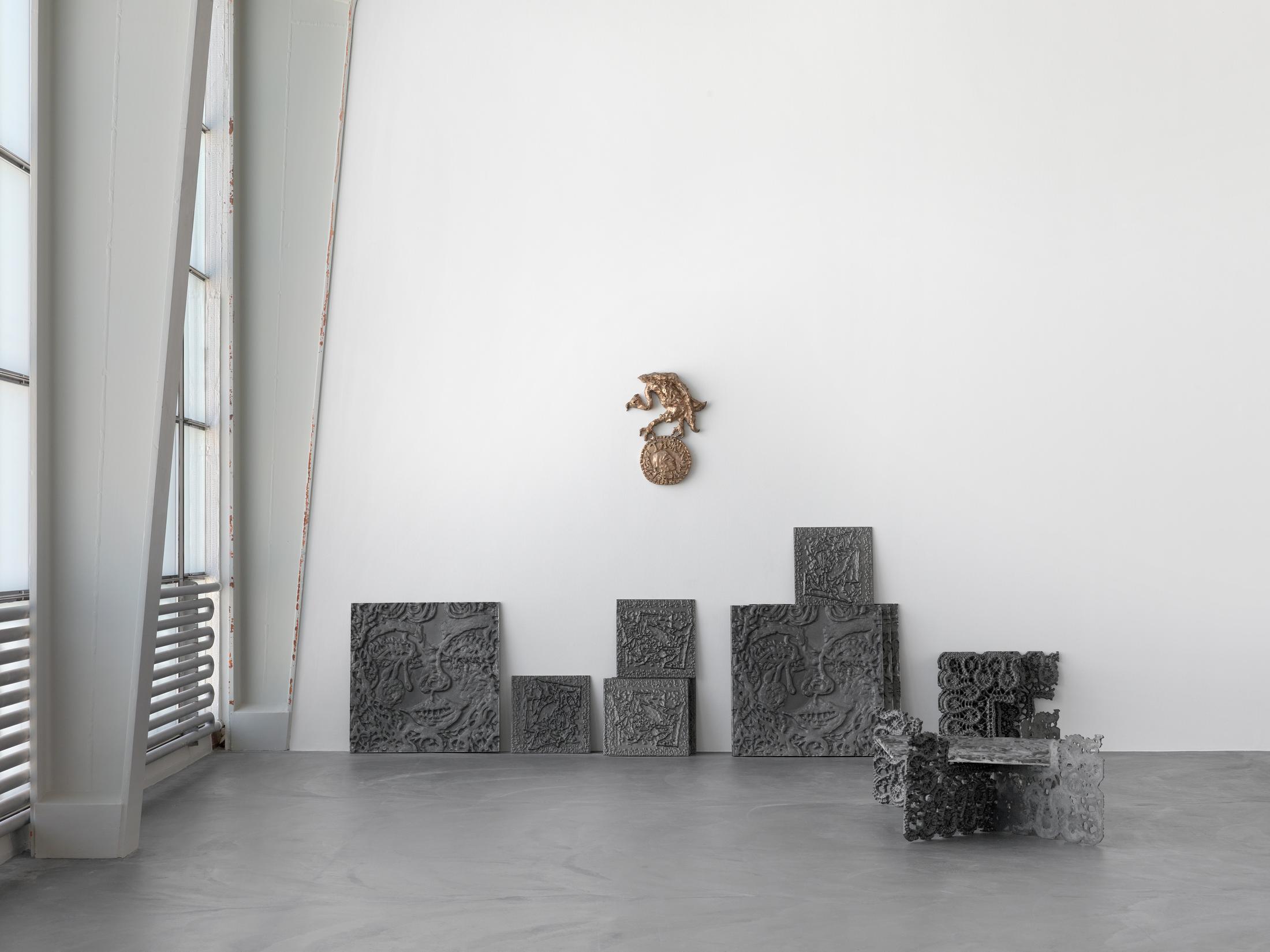 Exhibition View Ida Ekblad Soloshow «FRA ÅRE TIL OVN» at Kunsthalle Zürich,  Zurich, 2019 / © Photo: Annik Wetter / Courtesy: the artist and Kunsthalle Zürich