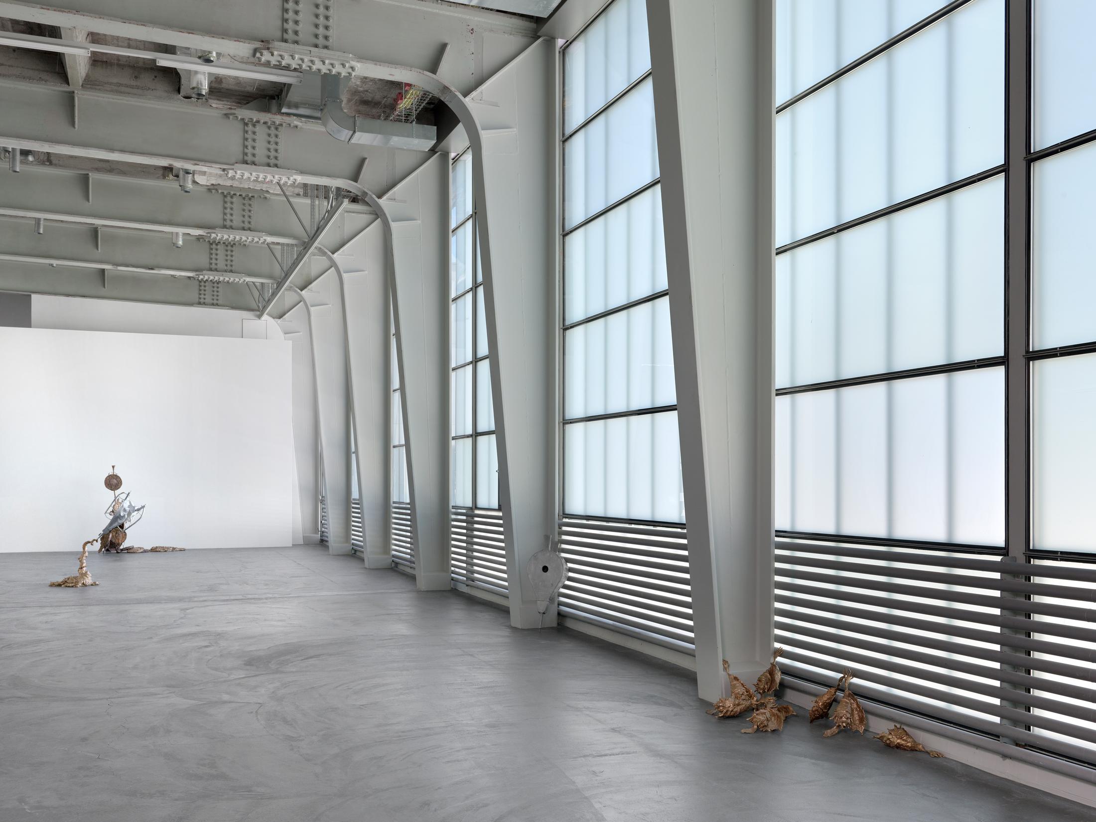 Exhibition View Ida Ekblad Soloshow «FRA ÅRE TIL OVN» at Kunsthalle Zürich,  Zurich, 2019 / © Photo: Annik Wetter / Courtesy: the artist and Kunsthalle Zürich