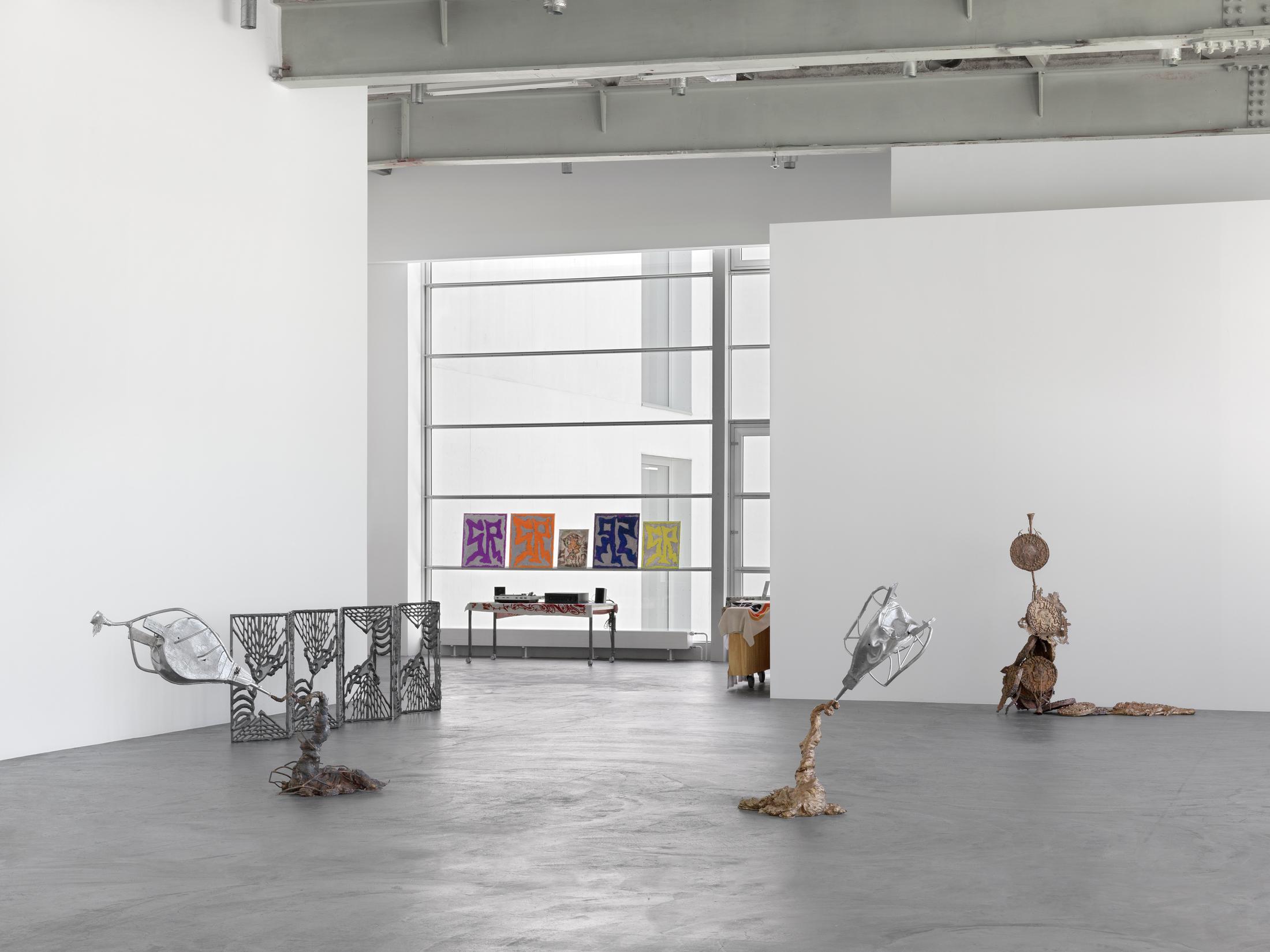 Exhibition View Ida Ekblad Soloshow «FRA ÅRE TIL OVN» at Kunsthalle Zürich,  Zurich, 2019 / © Photo: Annik Wetter / Courtesy: the artist and Kunsthalle Zürich