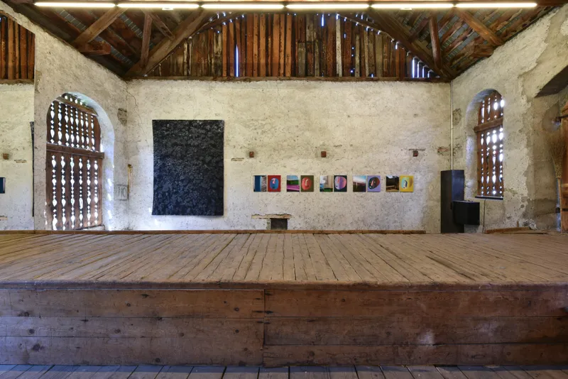 Exhibition View Group Show «Il god - ün omagi per nos bazegner» at Stalla Madulain, Madulain, 2021 / Photo: Stephan Schenk / Courtesy: the artists and Stalla Madulain