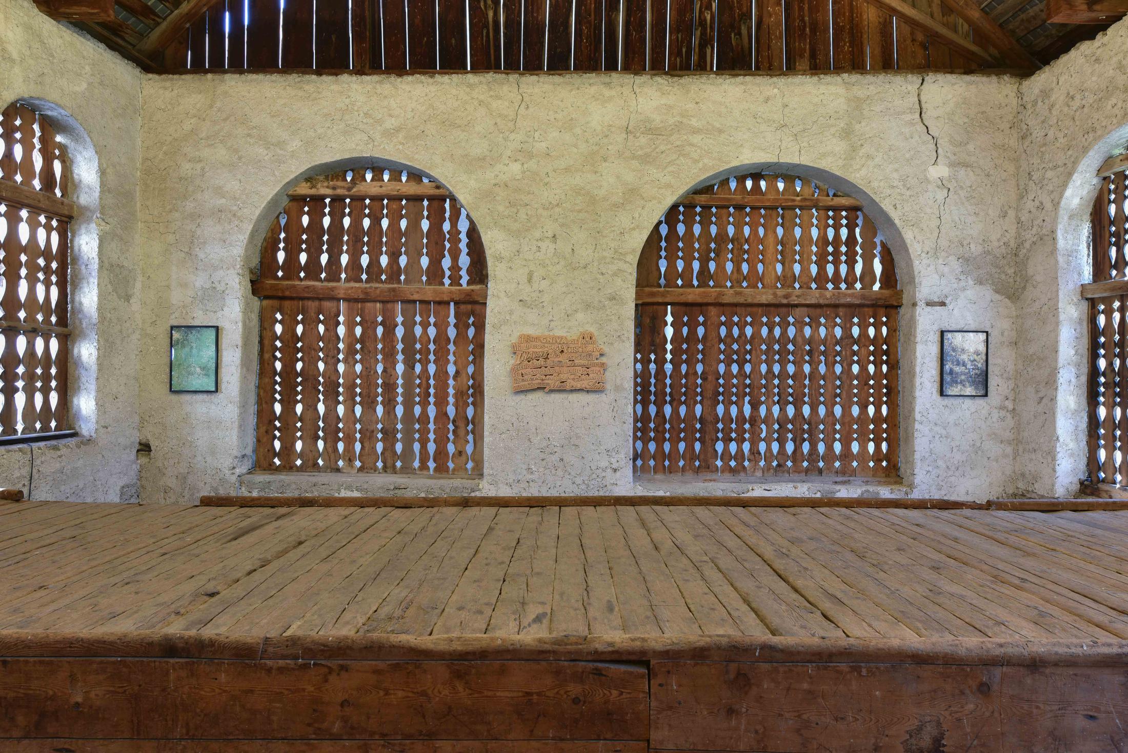 Exhibition View Group Show «Il god - ün omagi per nos bazegner» at Stalla Madulain, Madulain, 2021 / Photo: Stephan Schenk / Courtesy: the artists and Stalla Madulain