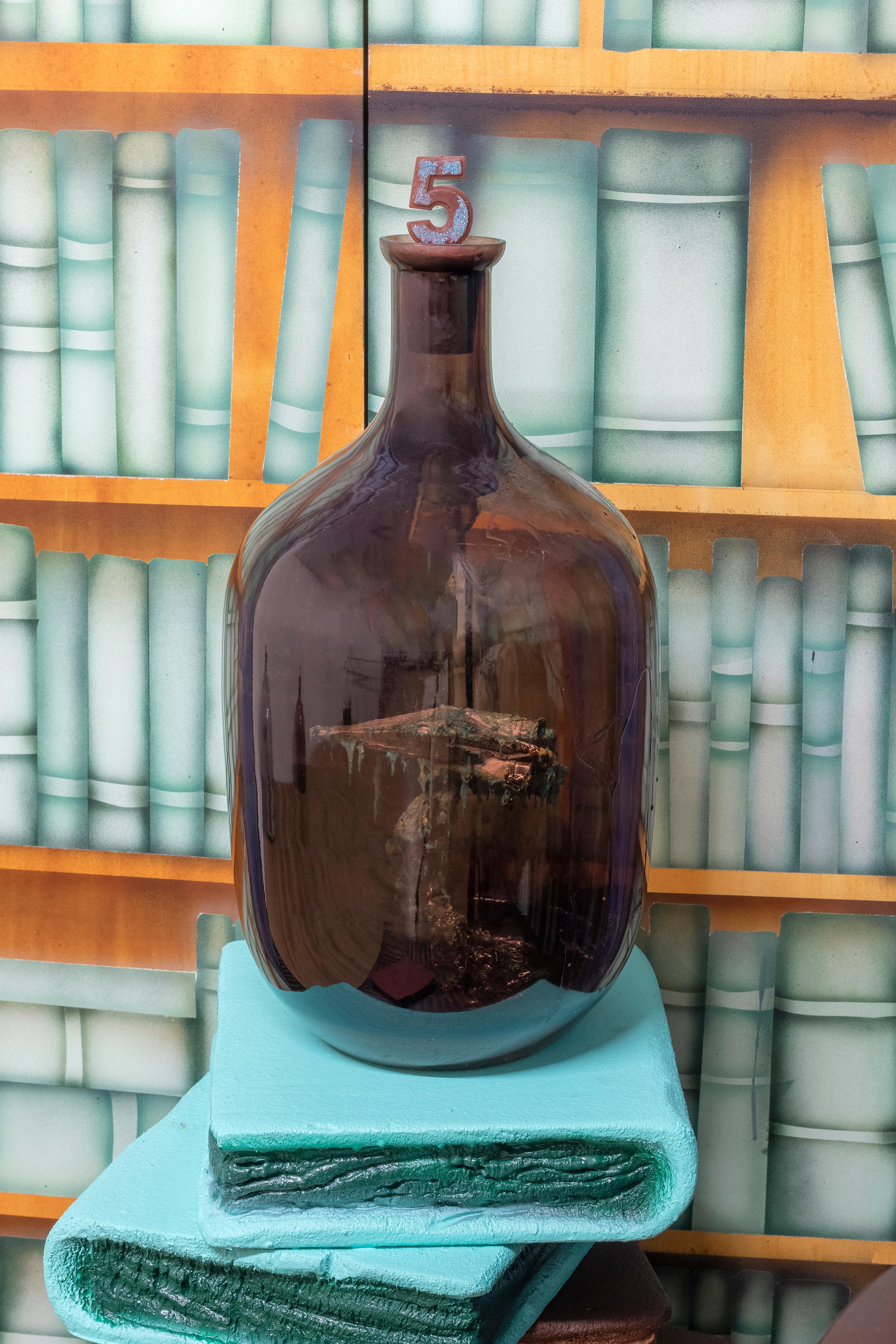 Exhibition View Ilaria Vinci Double Solo Show «Iris IV: Our Last Best Hope and Mind Gamer; view on Ilaria Vinci, A beating of giant wings (Narcissus), 2021» at Plymouth Rock and Longtang, Zurich, 2022 / Photo: Flavio Karrer / Courtesy: the artist, Plymouth Rock and Longtang