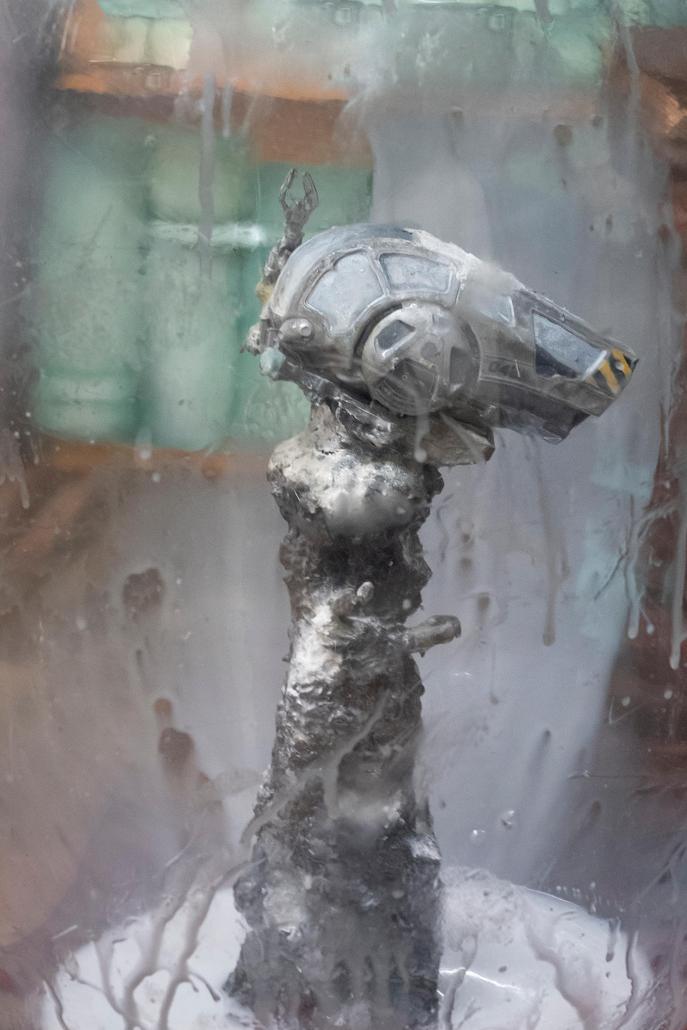 Exhibition View Ilaria Vinci Double Solo Show «Iris IV: Our Last Best Hope and Mind Gamer; view on Ilaria Vinci, A beating of giant wings (Worker bee), 2021» at Plymouth Rock and Longtang, Zurich, 2022 / Photo: Flavio Karrer / Courtesy: the artist, Plymouth Rock and Longtang