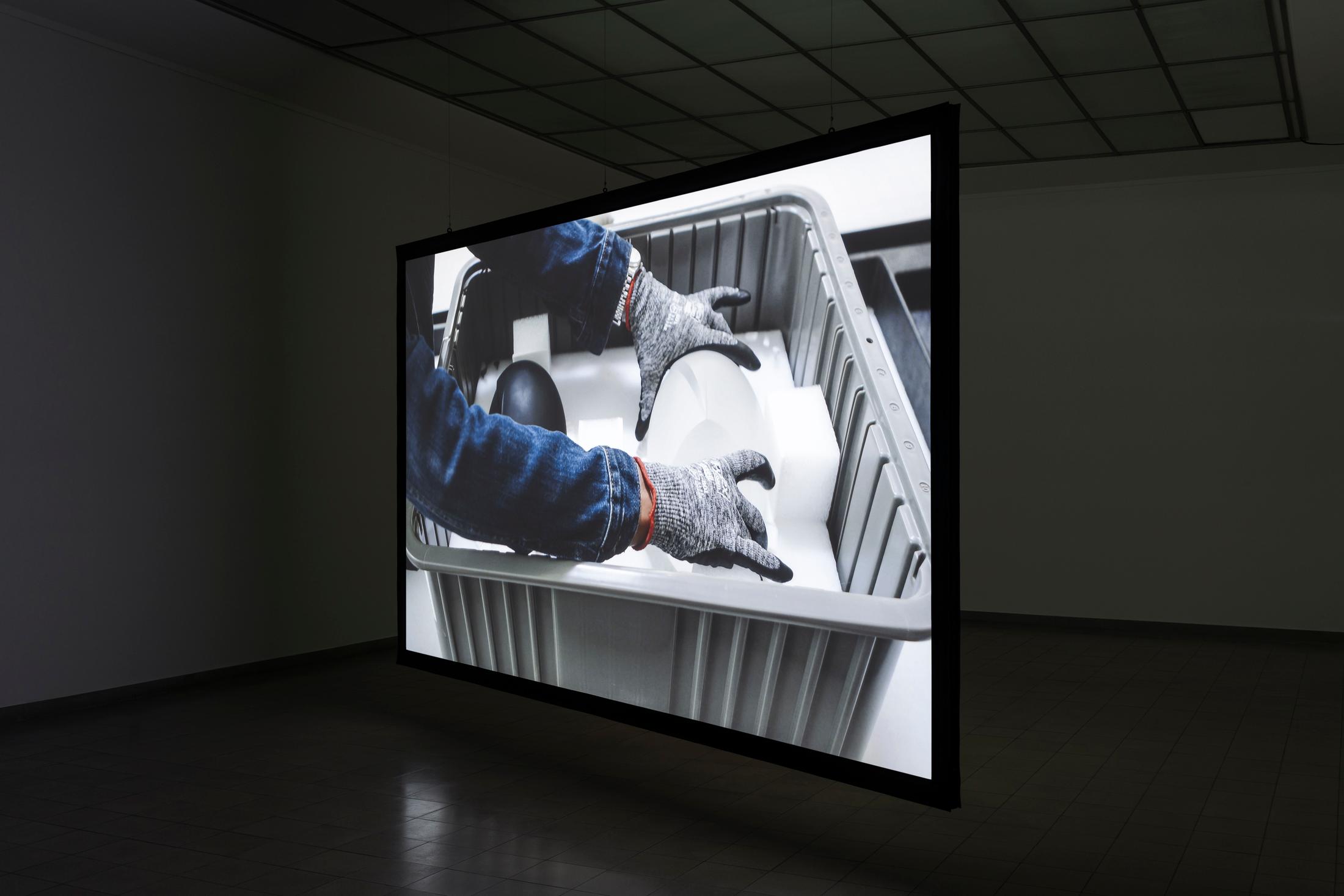 Exhibition View Group Show «Im Volksgarten; view on Carissa Rodriguez, The Maid, 2018, 4K video (color, sound), 12:22 min» at Kunsthaus Glarus, Glarus, 2020 / Photo: Gunnar Meier / Courtesy: the artist
