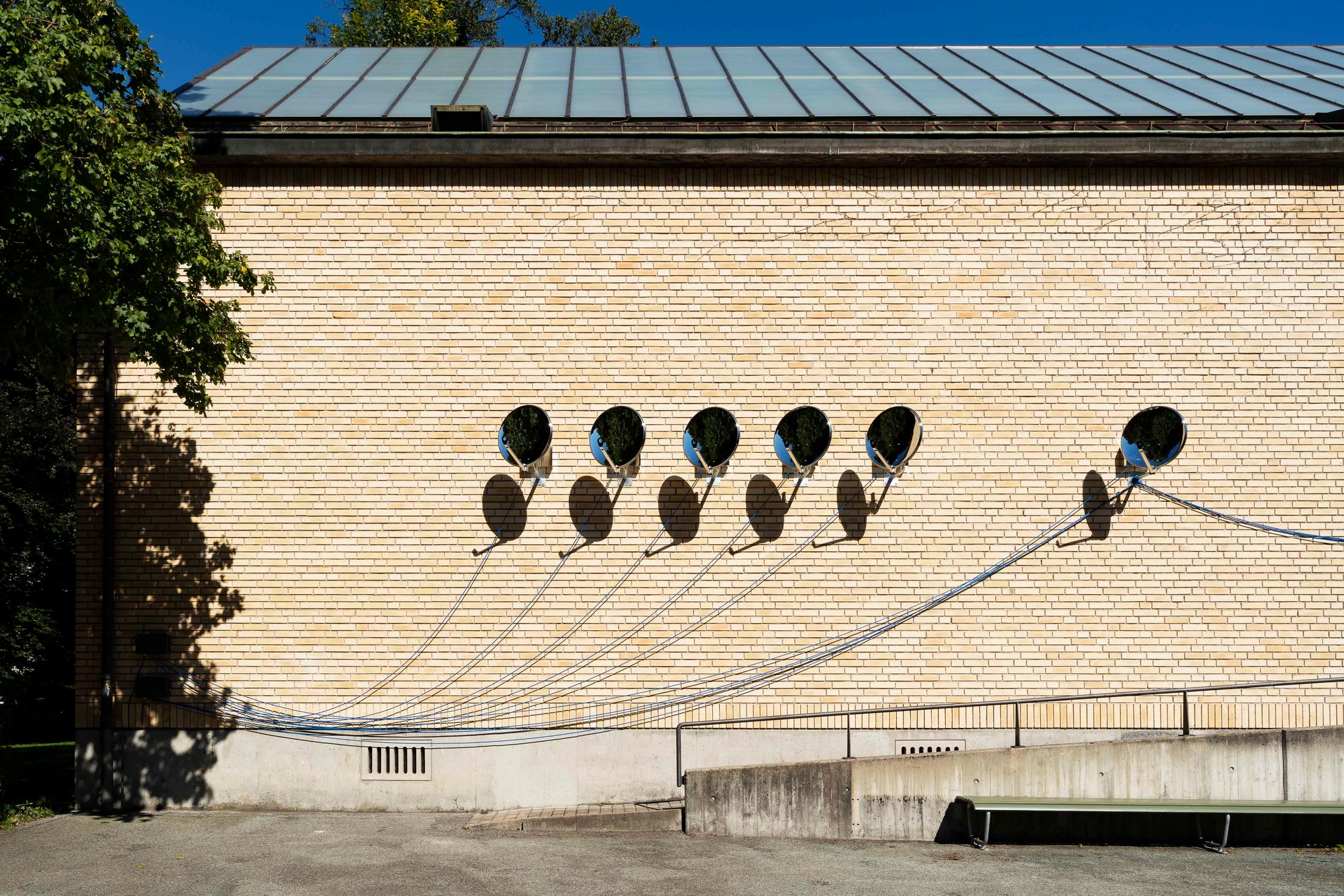 Exhibition View Group Show «Im Volksgarten; view on Rachal Bradley, Untitled, 2020, (detail), 10 chromed satellite dishes, 10 ionisers, aluminum di-bond housing, electrical wire cable and various hardware, dimensions varible» at Kunsthaus Glarus, Glarus, 2020 / Photo: Gunnar Meier / Courtesy: the artist and Galerie Gregor Staiger, Zurich