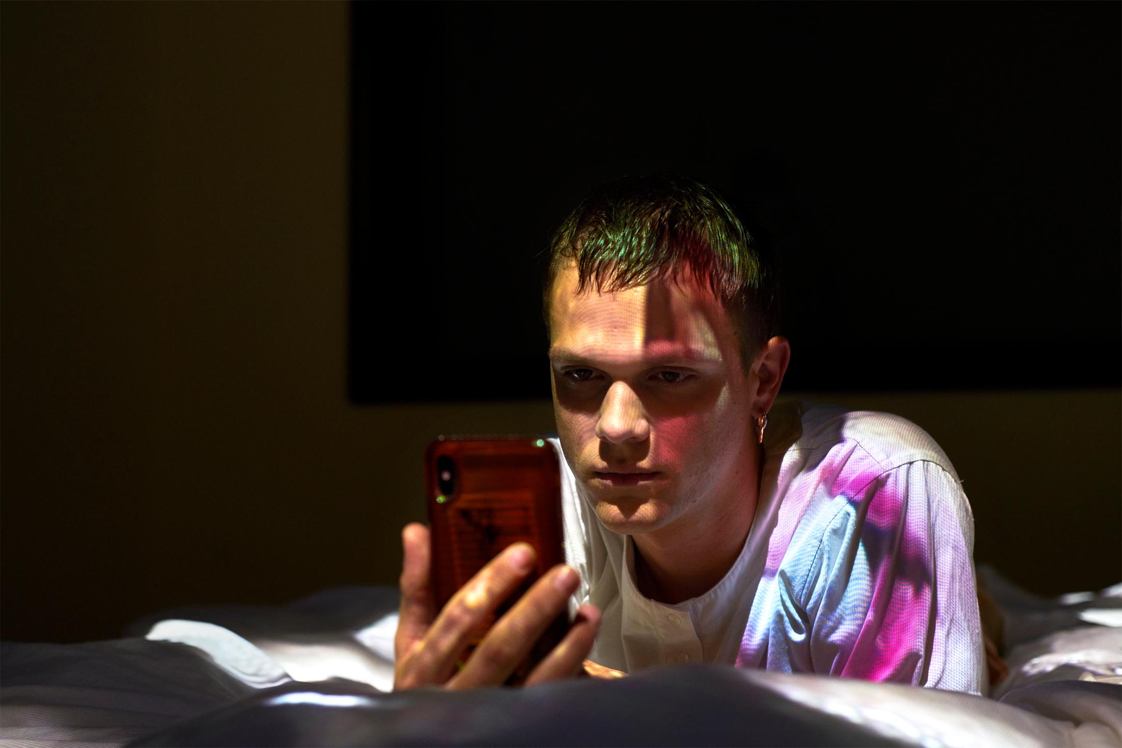 Exhibition View Isabella Fürnkäs Solo Show «Siamese Dreams», Performance in Zurich at Windhager von Kaenel on the 18.9.2021 & 24.9.2021 17-21h by Jules Claude Gisler / Photo: Anna Maysuk / Courtesy: the artist and Windhager von Kaenel