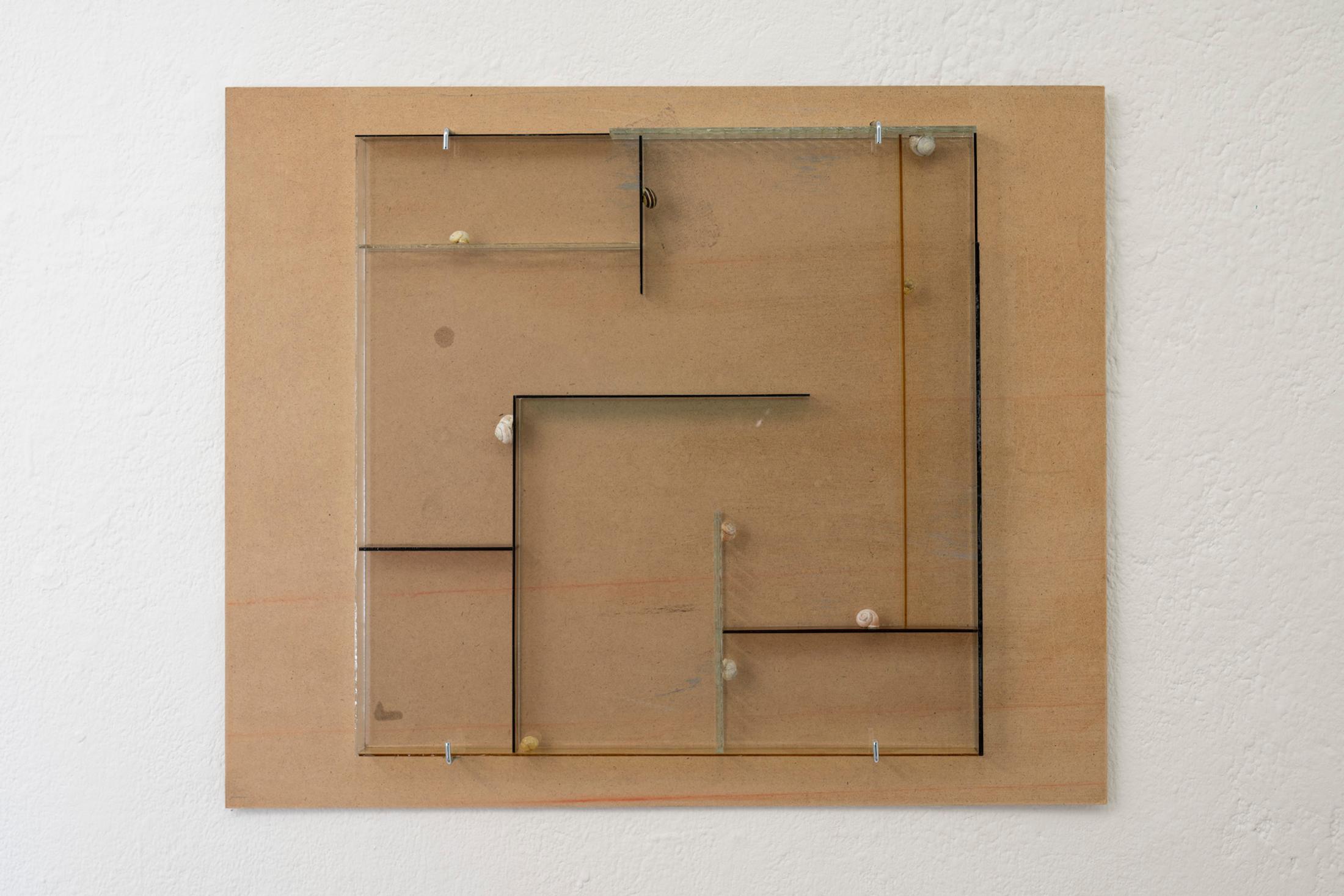 Exhibition View Group Show «Issue de secours; view on Brigham Baker, Untitled, 2021, Glass, Various objects» at Binz39, Zürich, 2021 / Photo: Claude Barrault / Courtesy: the artists and Binz39